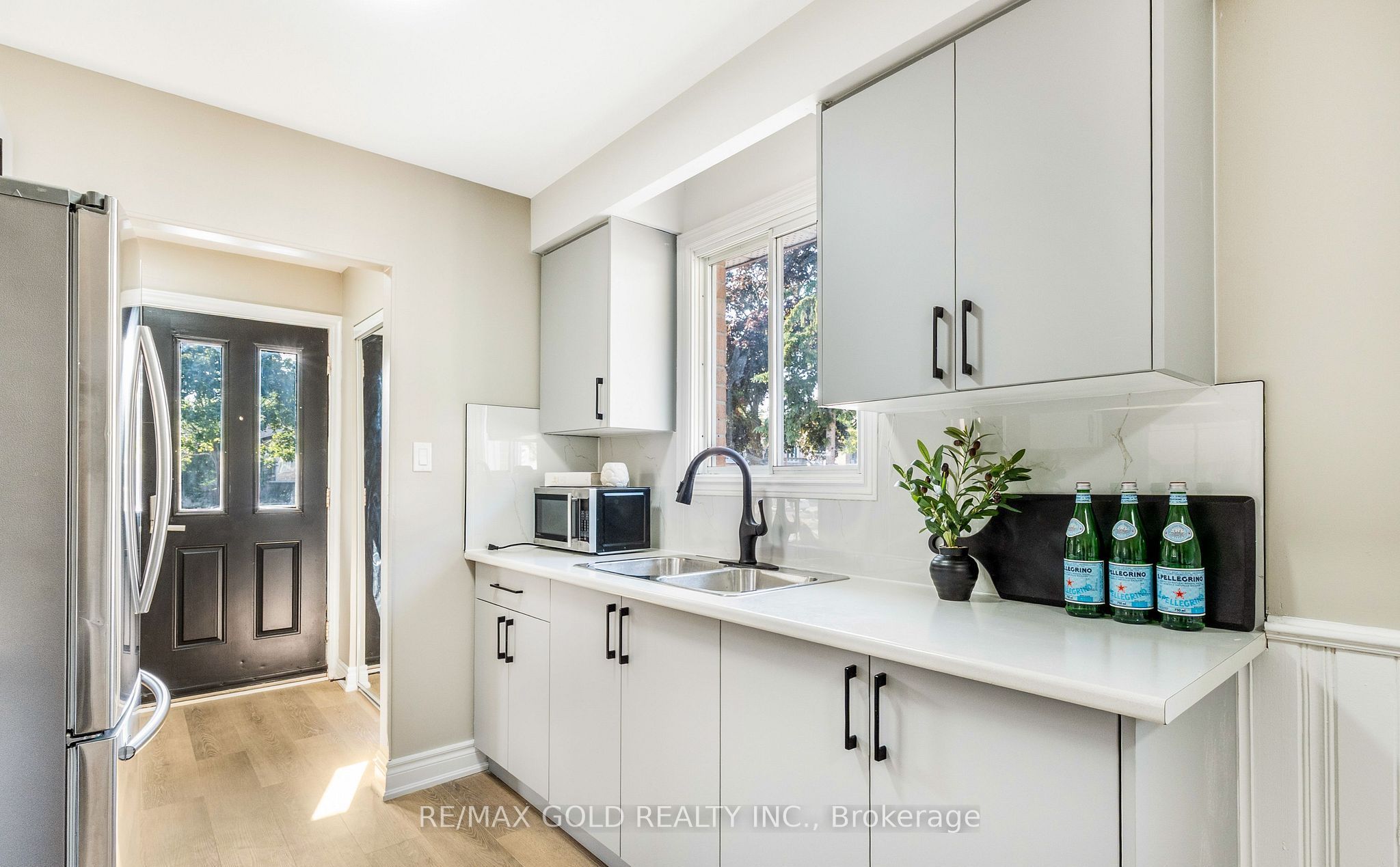 27 Sylvia Street Property Photo 14