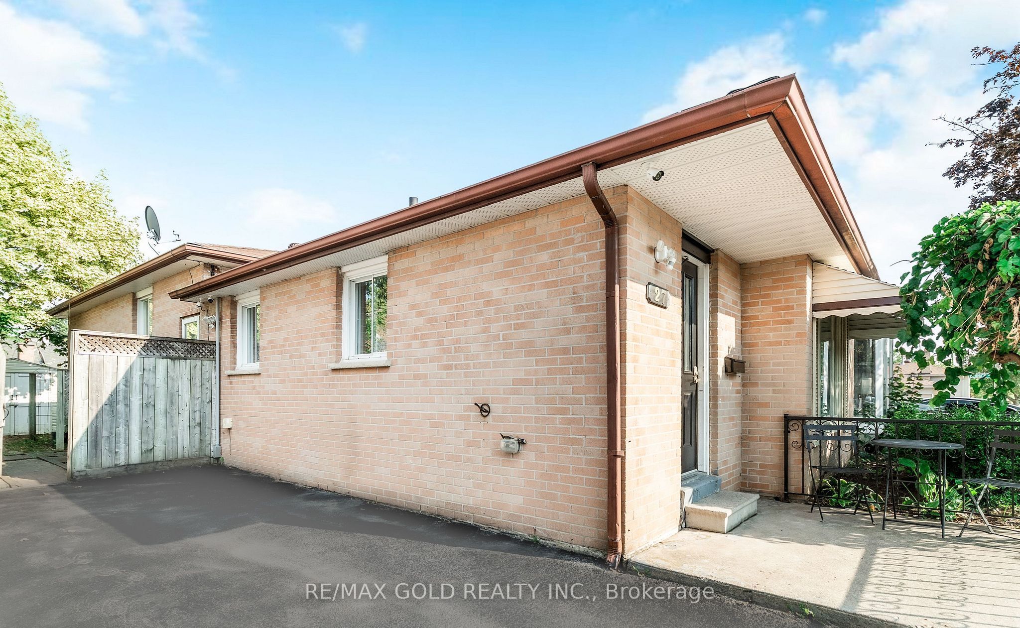 27 Sylvia Street Property Photo 26