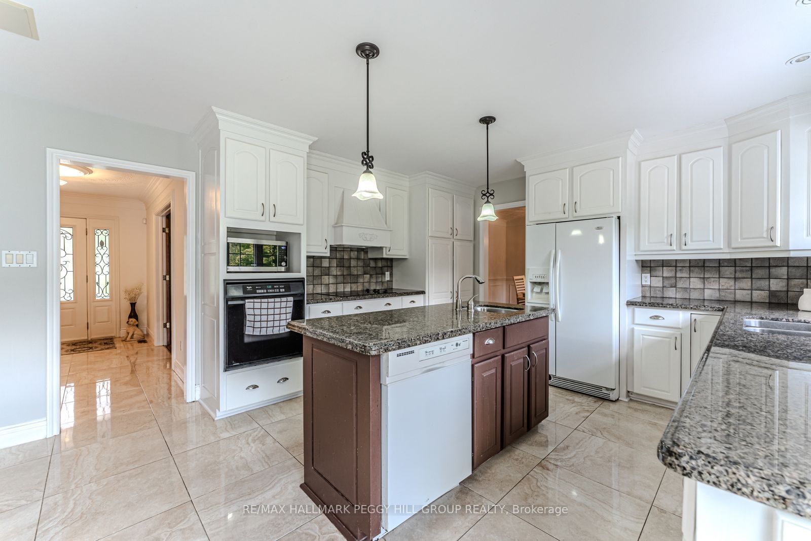 2 Mills Circle Property Photo 4