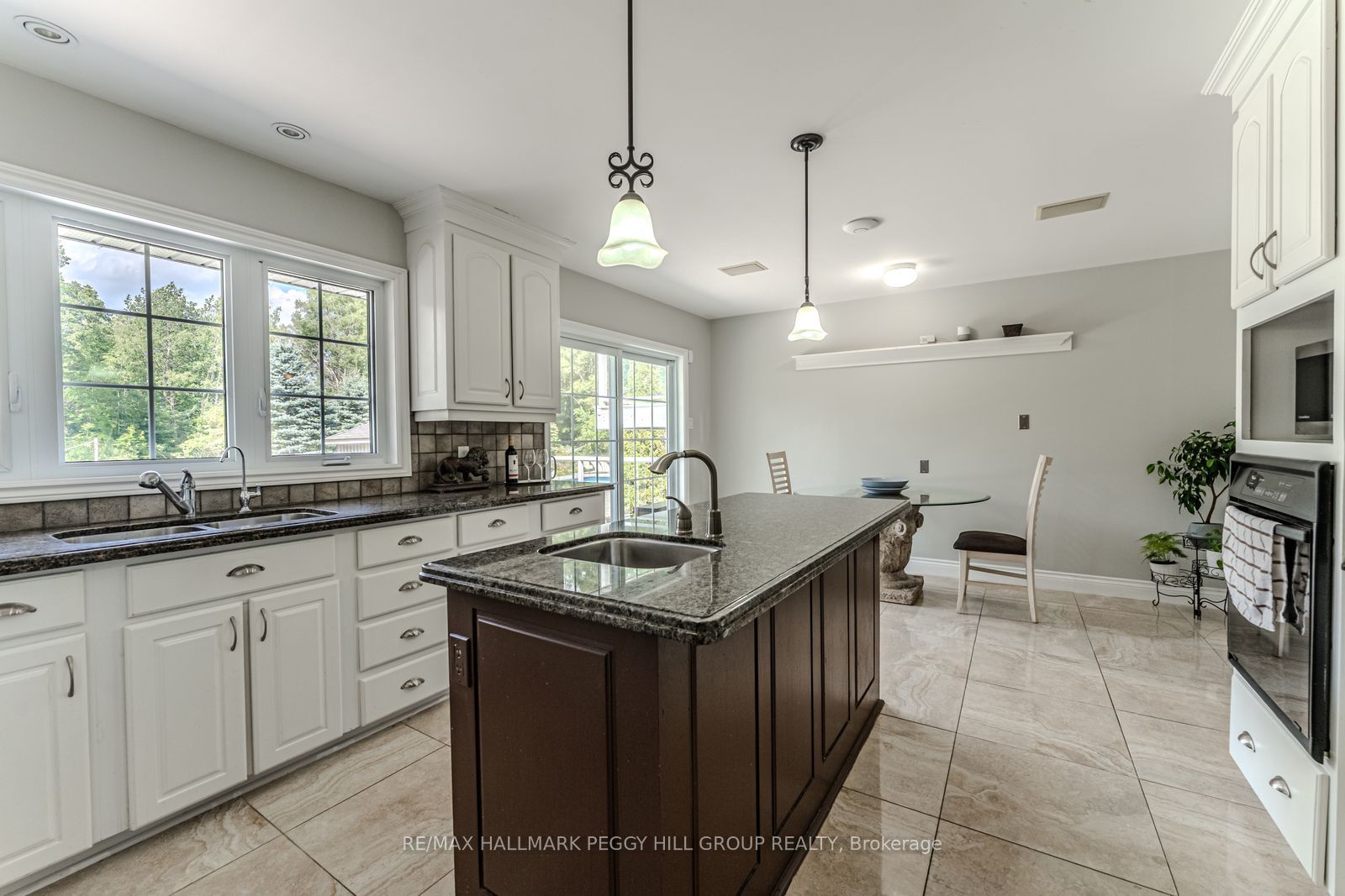 2 Mills Circle Property Photo 5