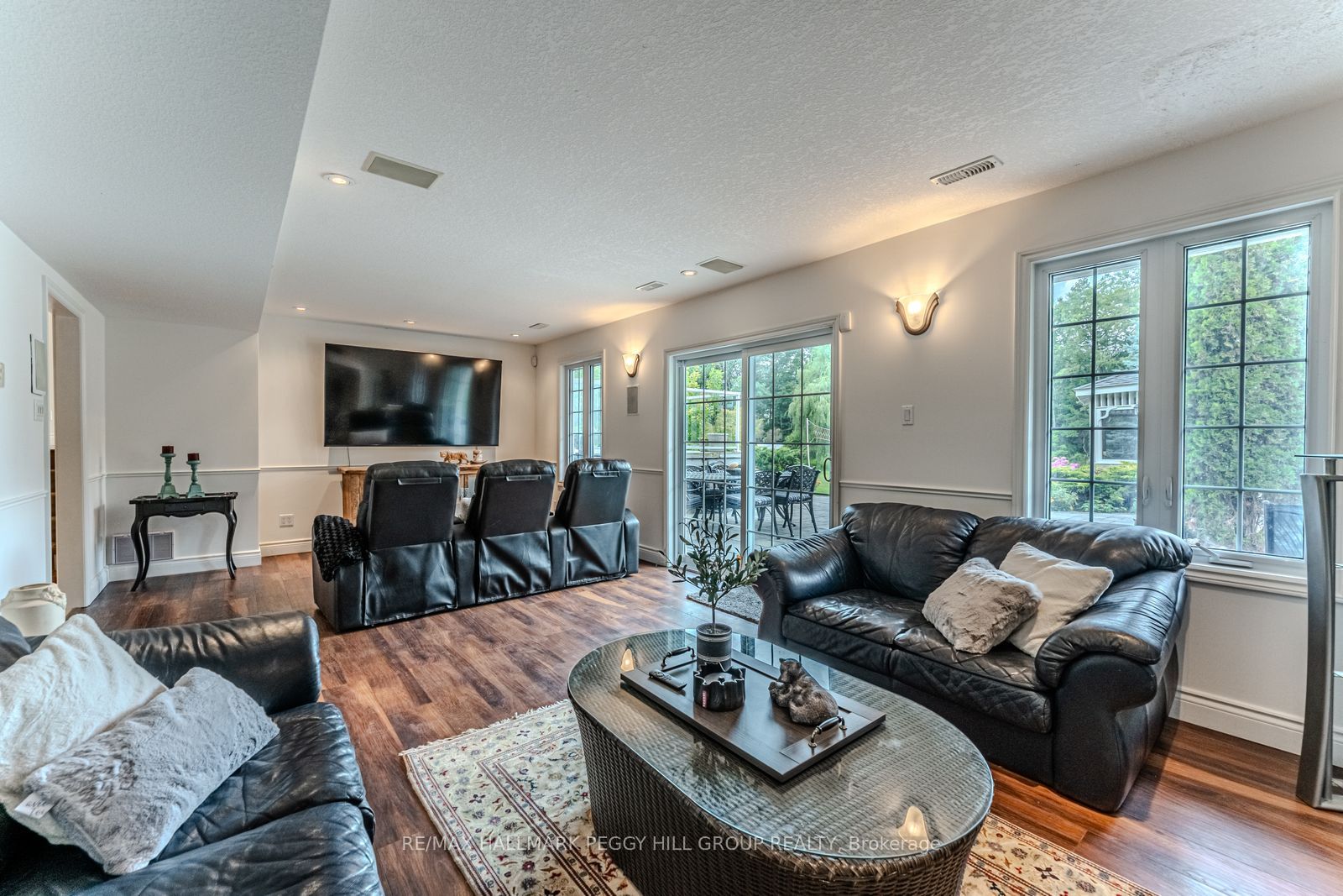 2 Mills Circle Property Photo 14