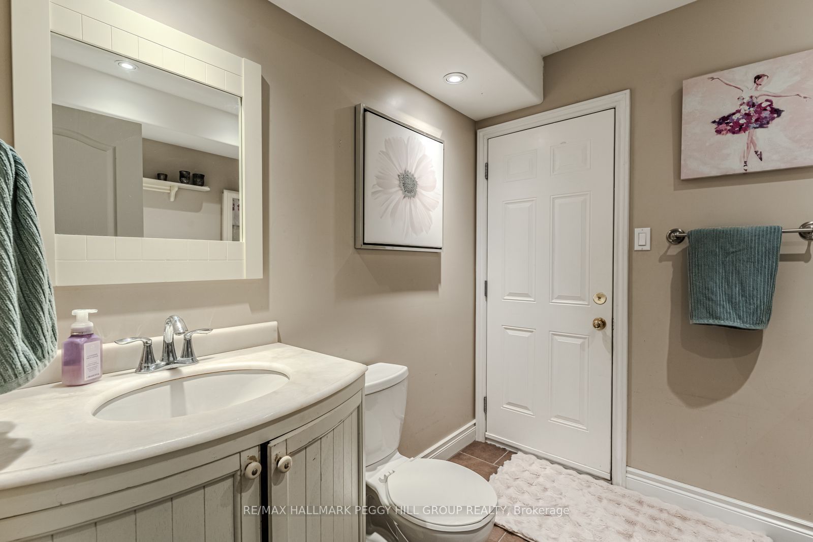2 Mills Circle Property Photo 17