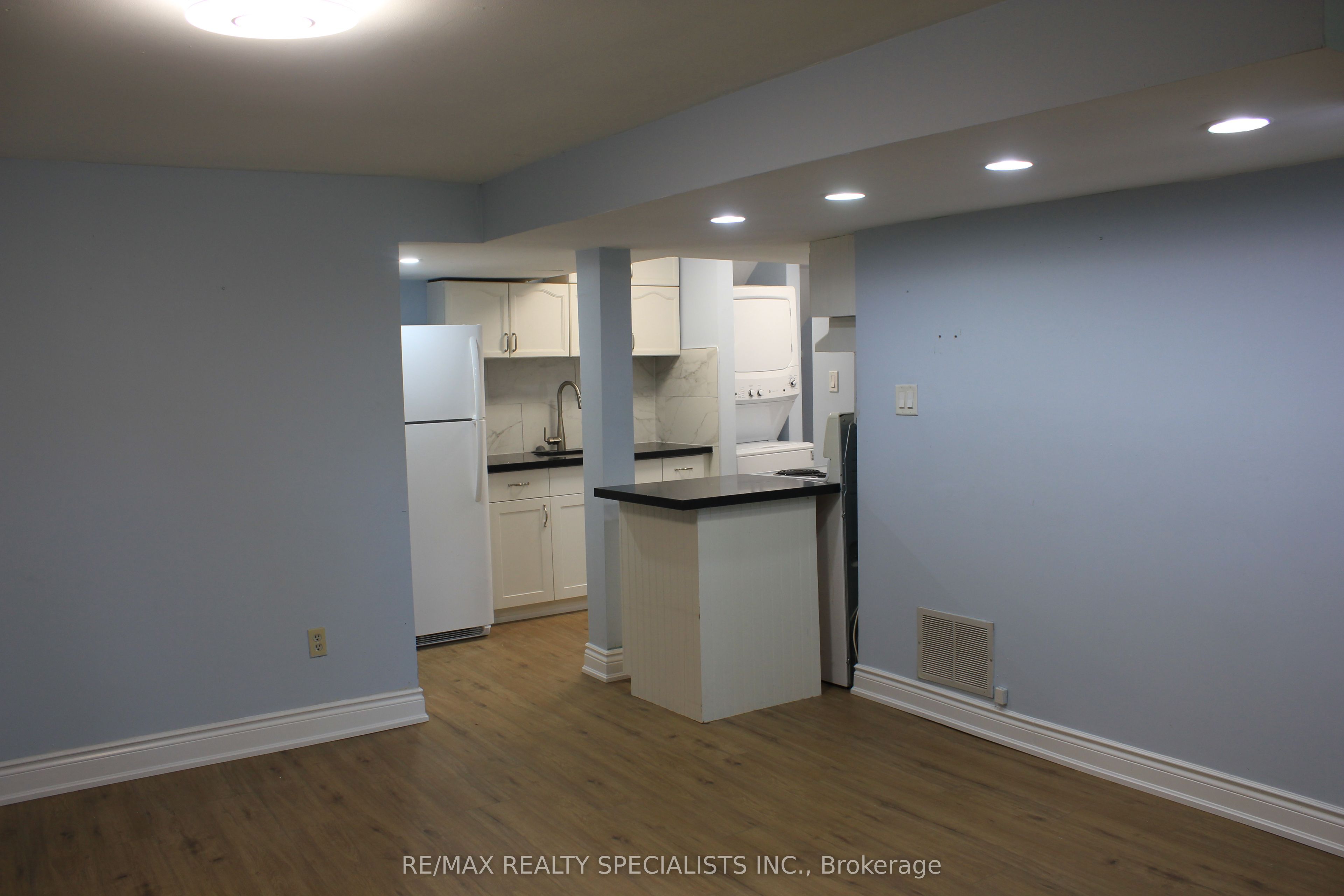 12 Woodgrove Court Lower Property Photo 5