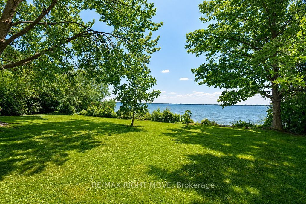 1525 Cunningham Crescent Property Photo 4