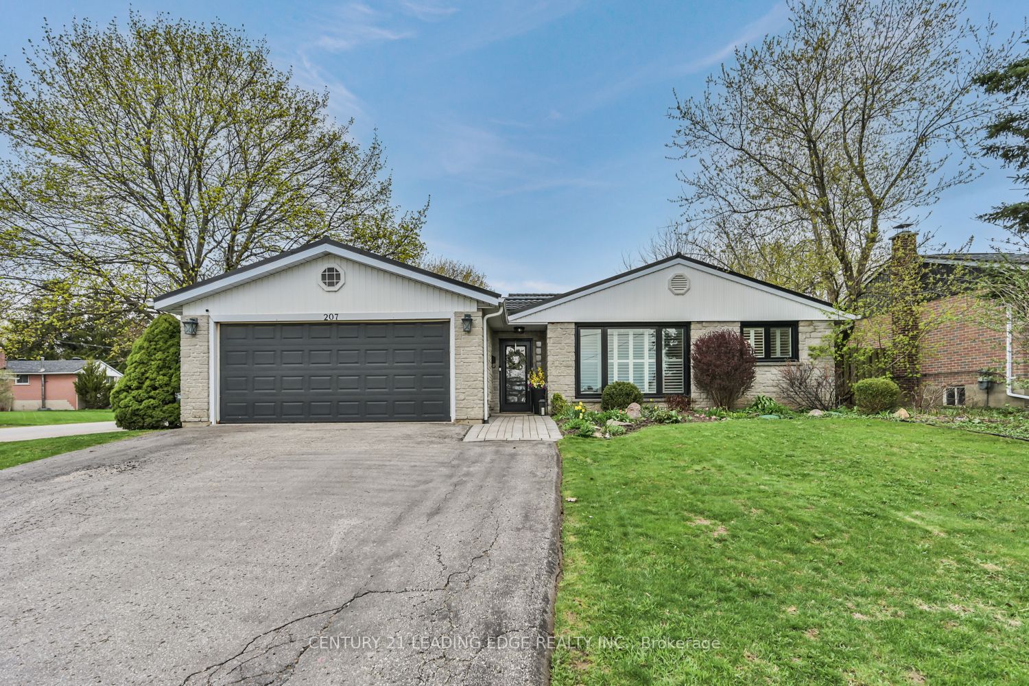 207 Yeates Avenue Property Photo 1