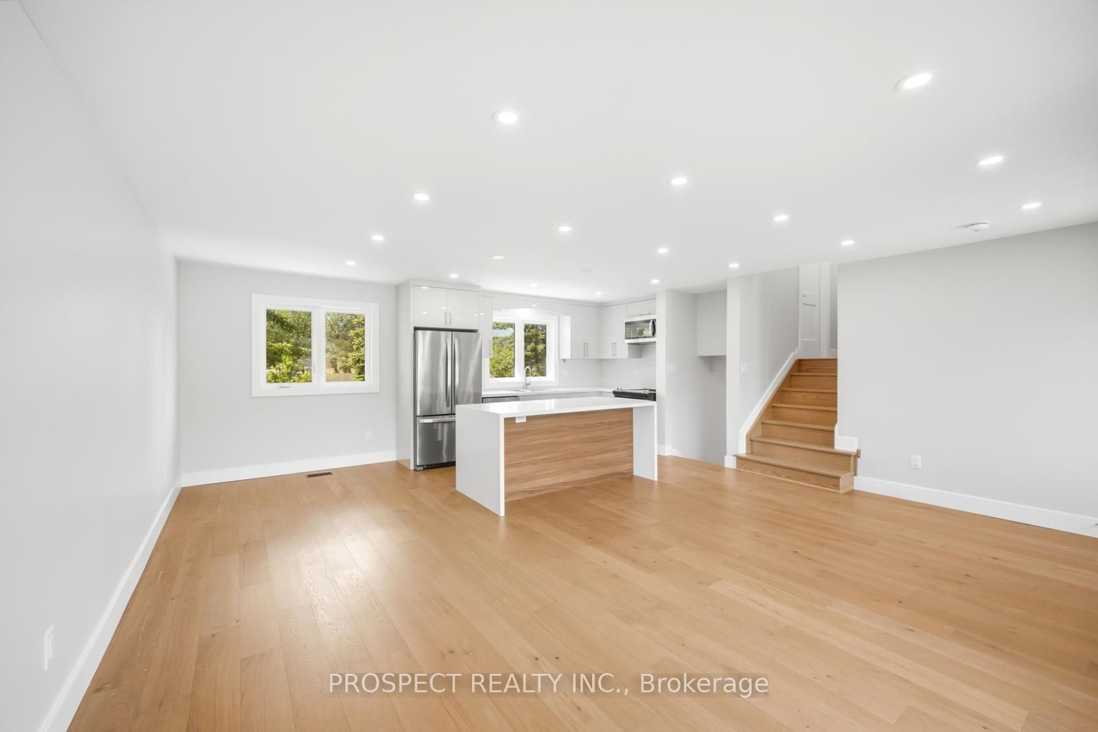 568 Simcoe Street Property Photo 7