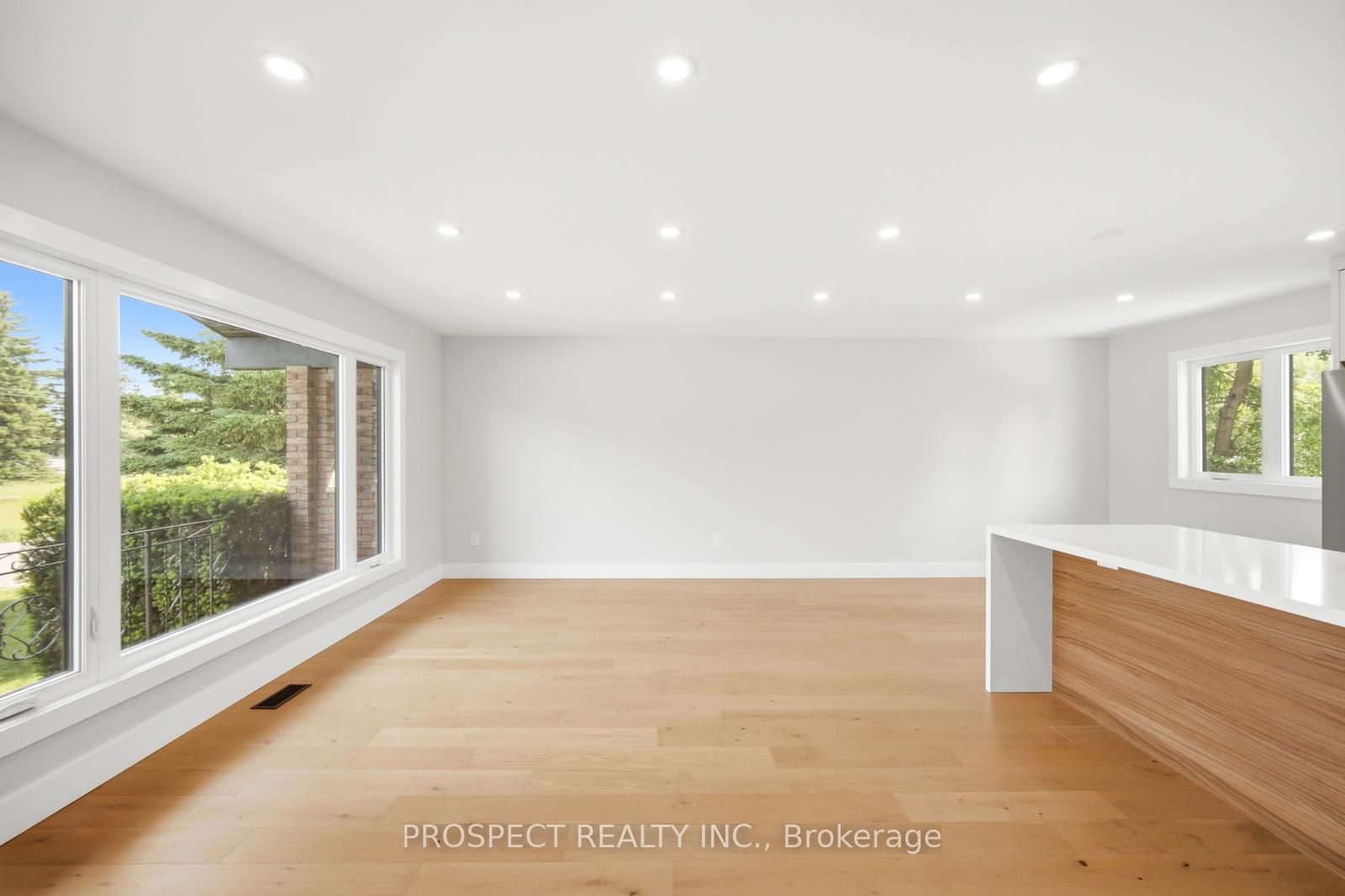 568 Simcoe Street Property Photo 8