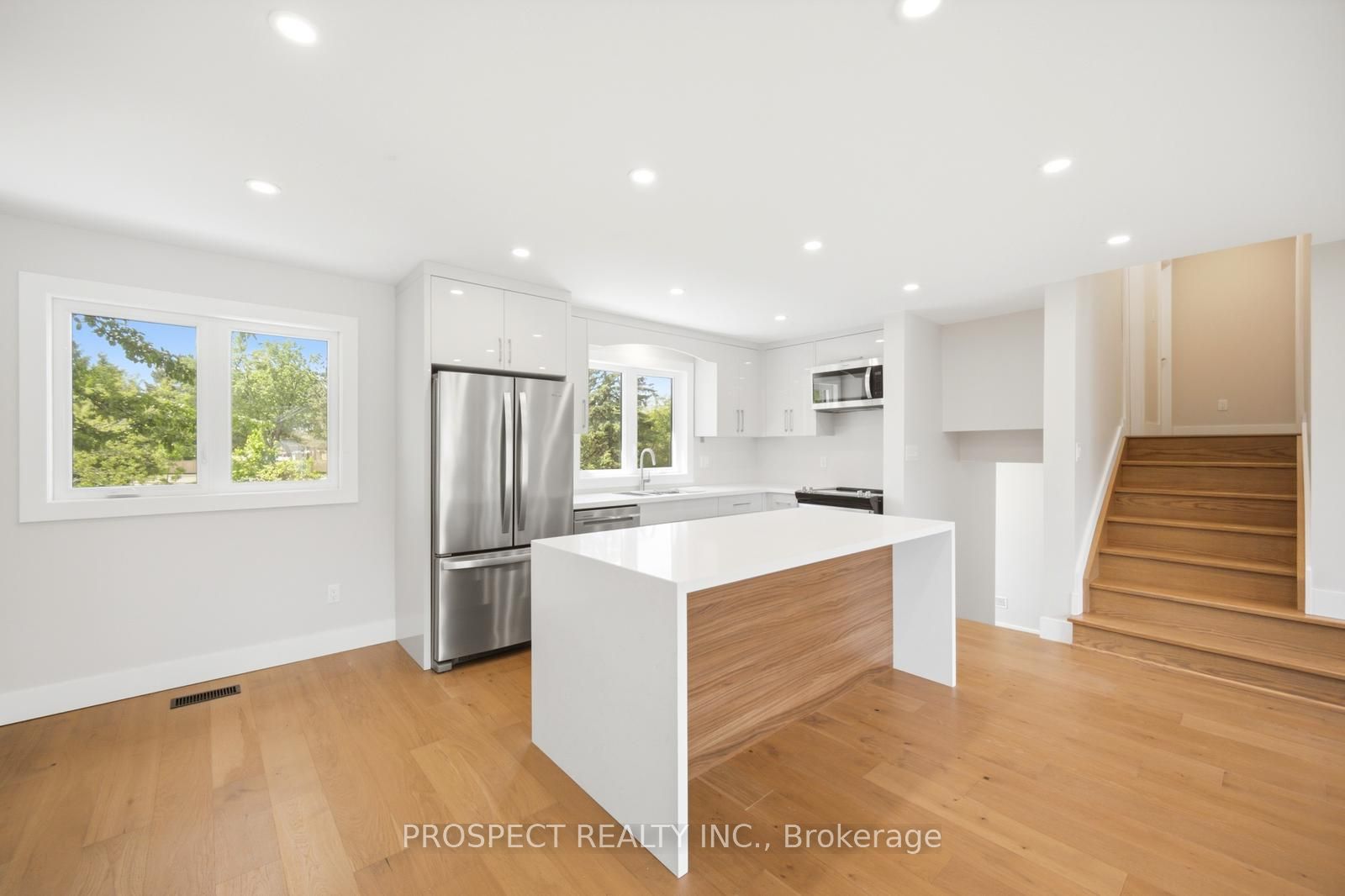568 Simcoe Street Property Photo 10