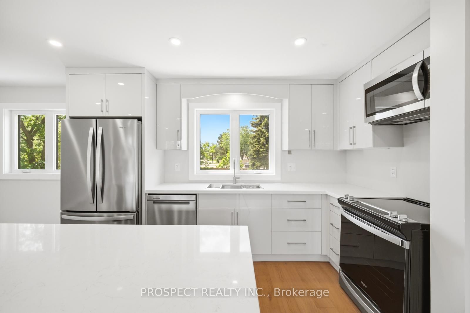568 Simcoe Street Property Photo 11
