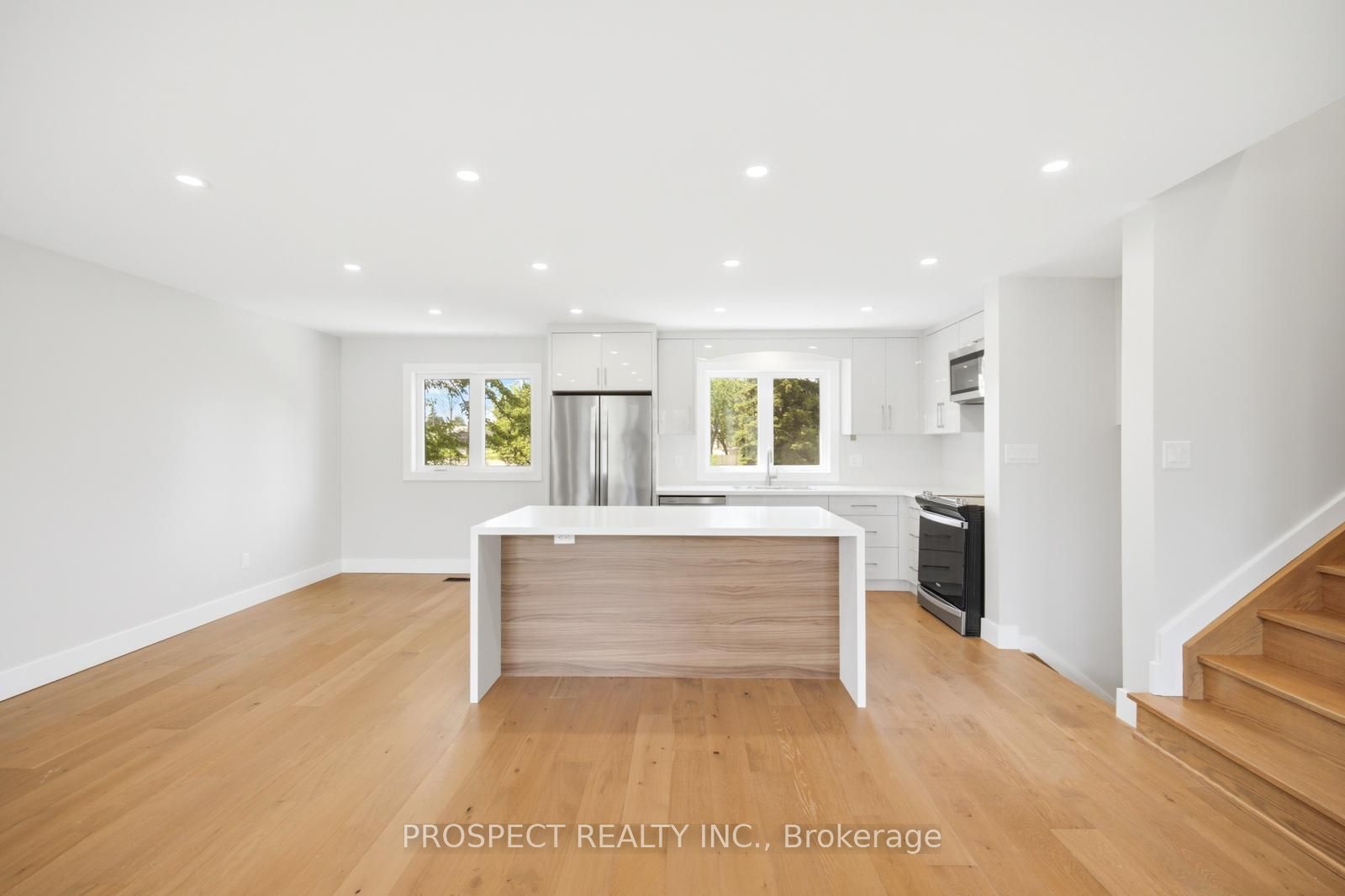 568 Simcoe Street Property Photo 13