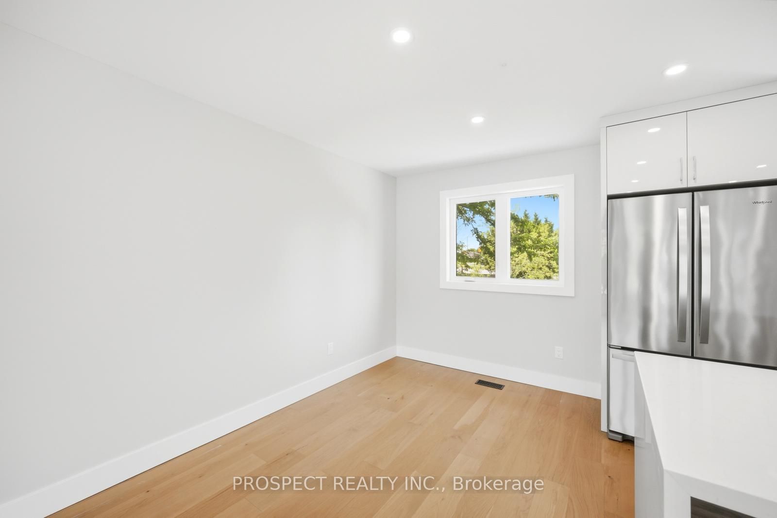 568 Simcoe Street Property Photo 14