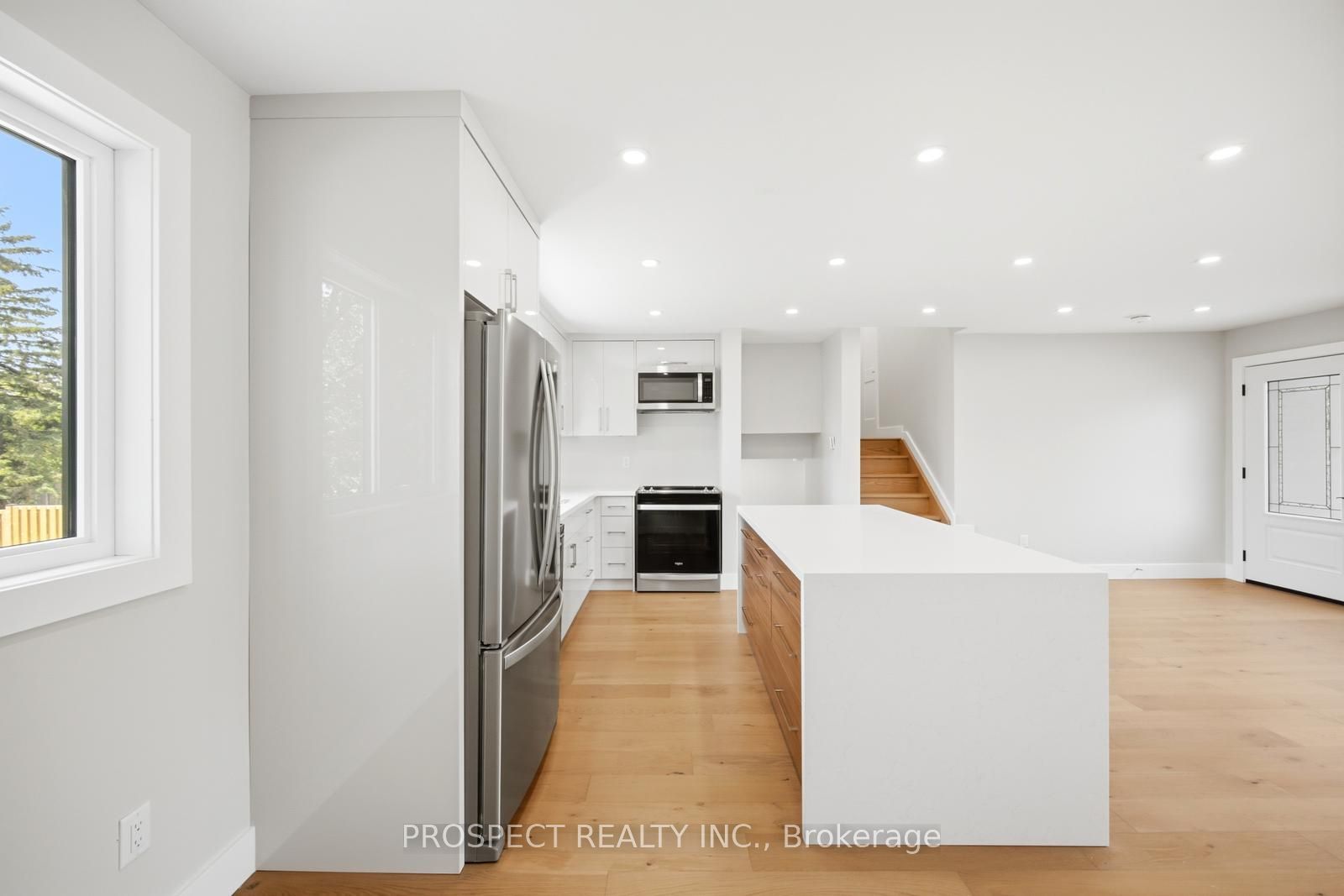 568 Simcoe Street Property Photo 17