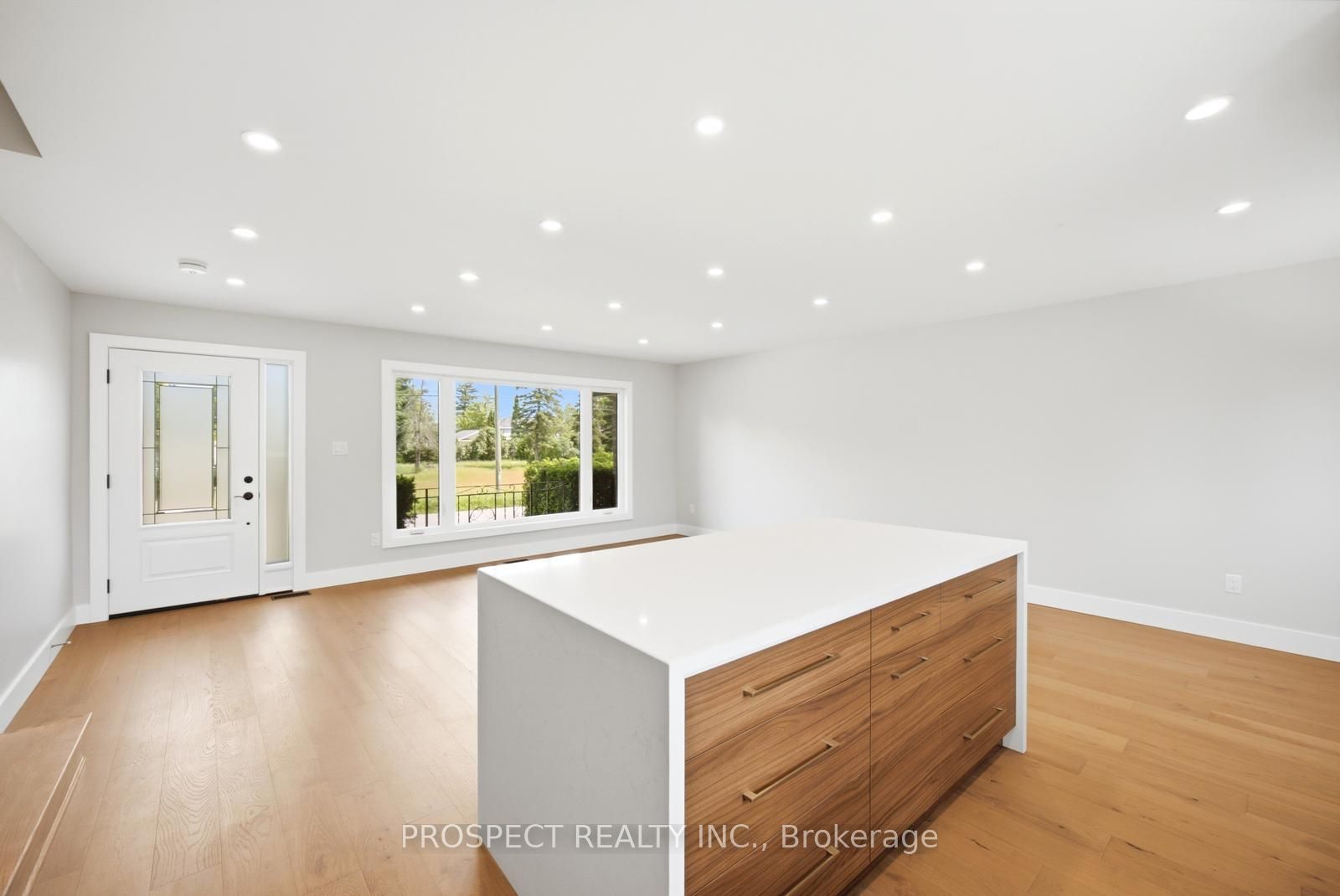 568 Simcoe Street Property Photo 19
