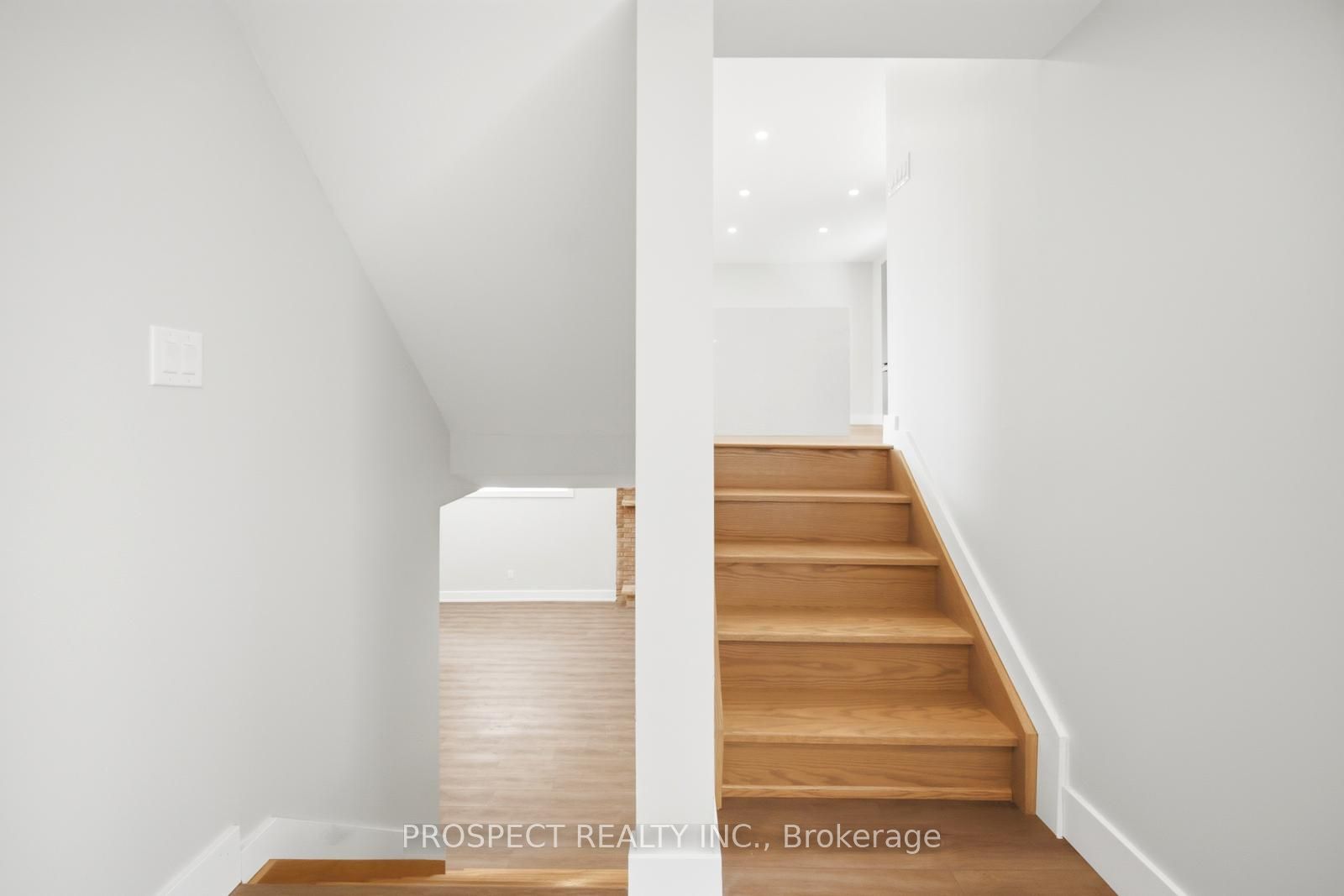 568 Simcoe Street Property Photo 20
