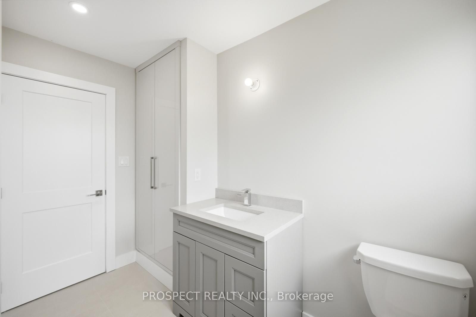 568 Simcoe Street Property Photo 28