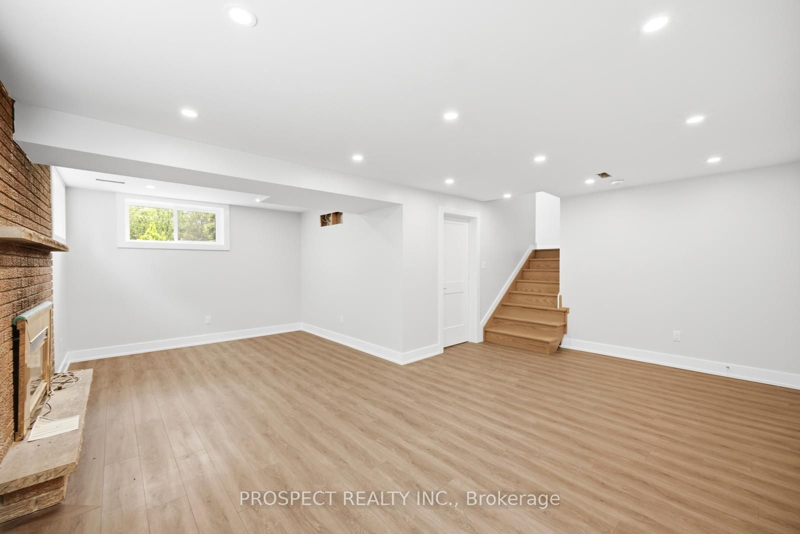 568 Simcoe Street Property Photo 33