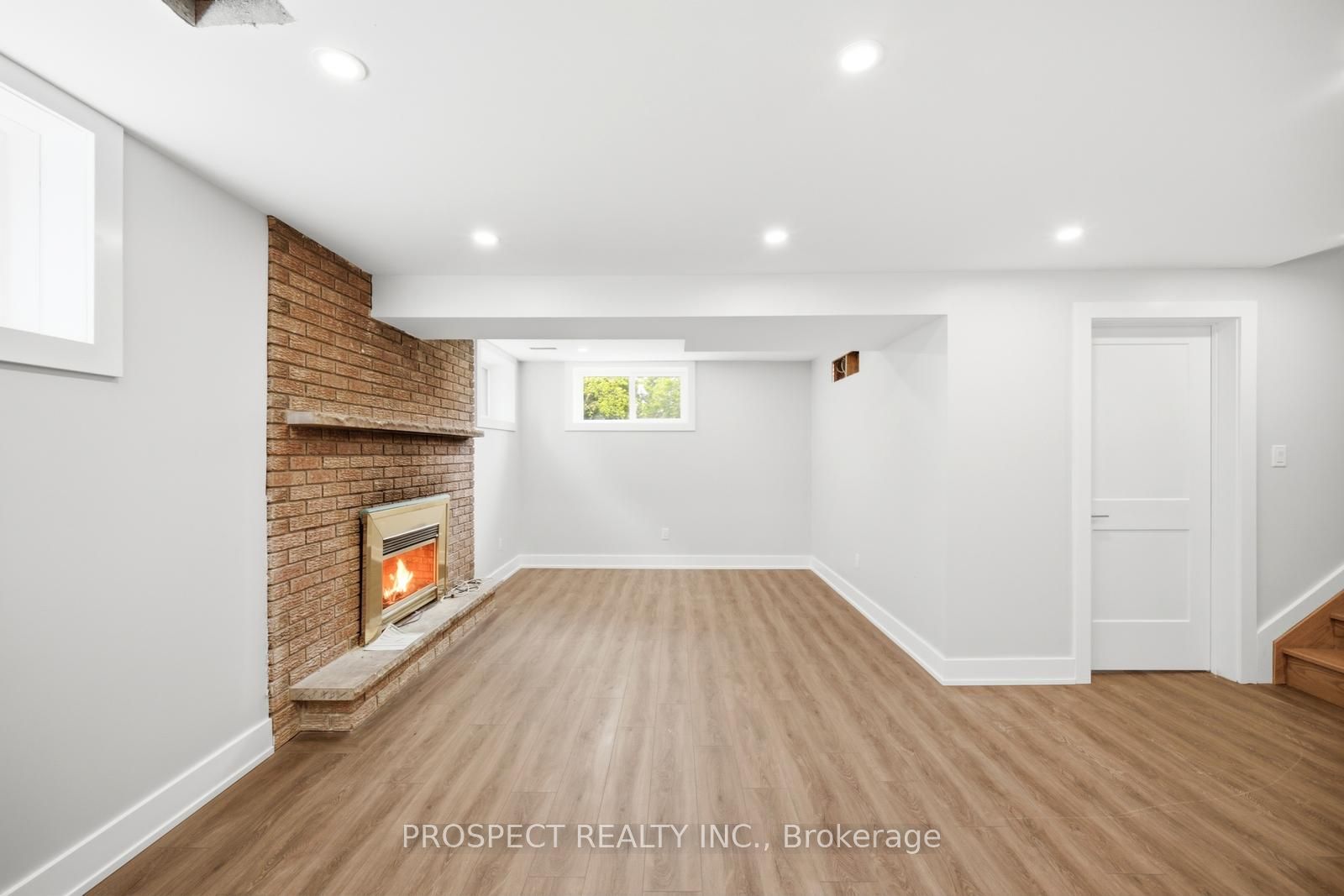 568 Simcoe Street Property Photo 34