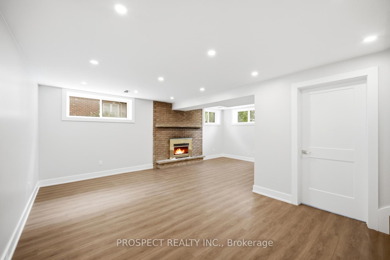 568 Simcoe Street Property Photo 35