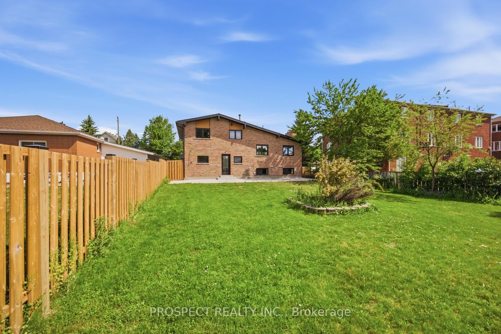 568 Simcoe Street Property Photo 42