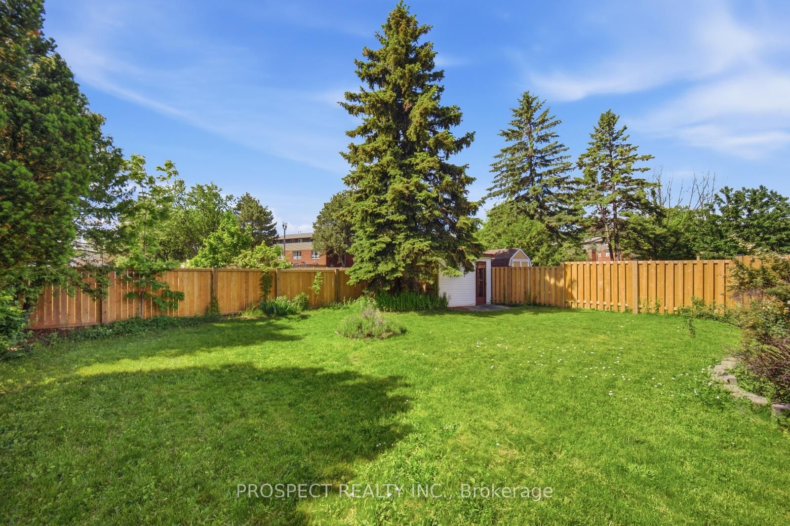 568 Simcoe Street Property Photo 43