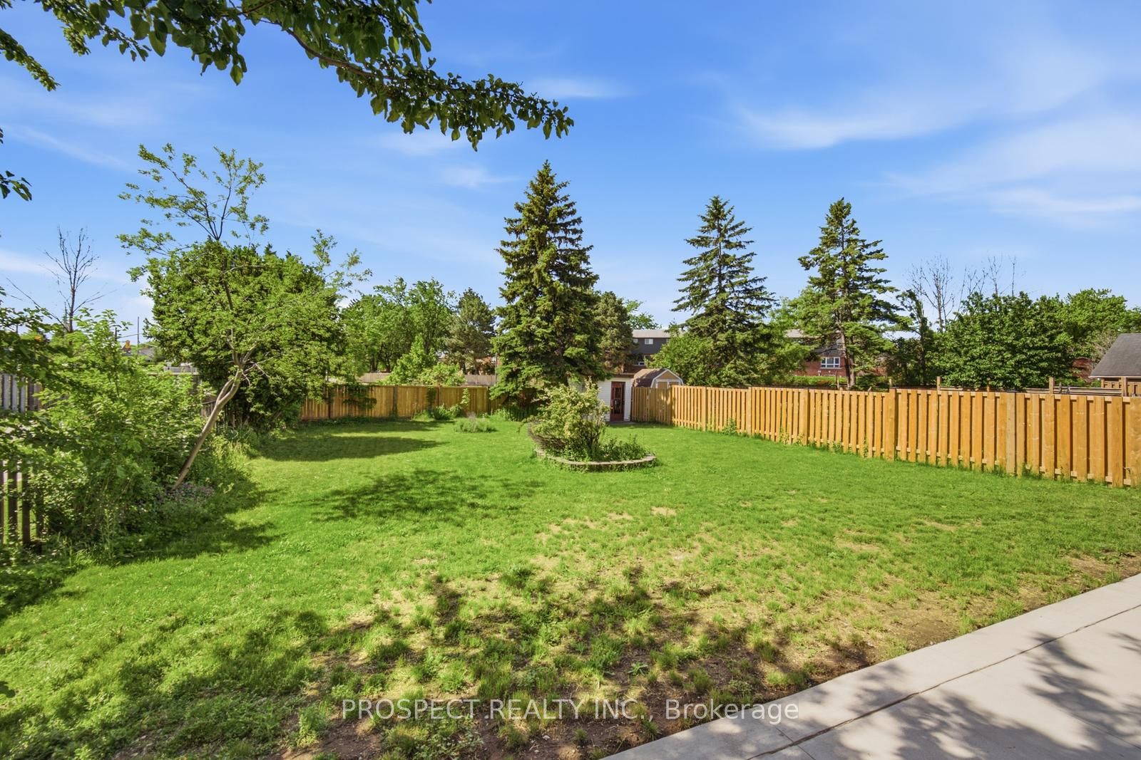 568 Simcoe Street Property Photo 44