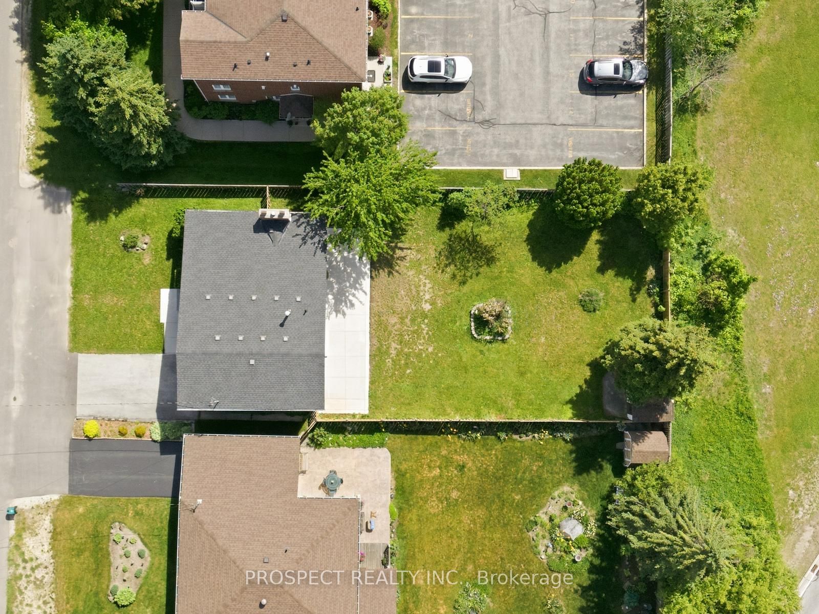 568 Simcoe Street Property Photo 46