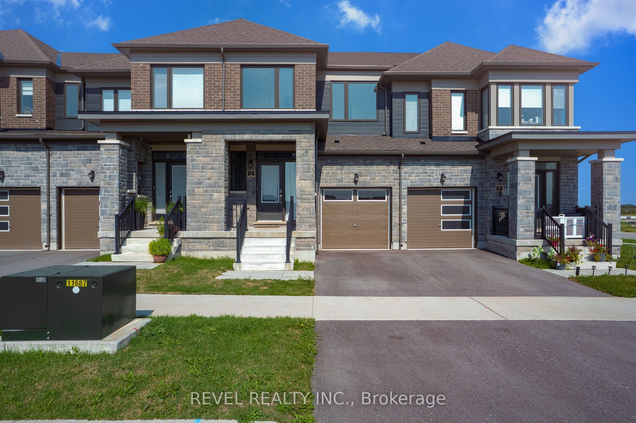 4 Rochester Drive Property Photo 1