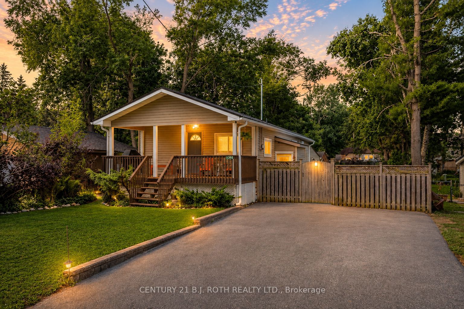 3448 Coronation Avenue Property Photo 1