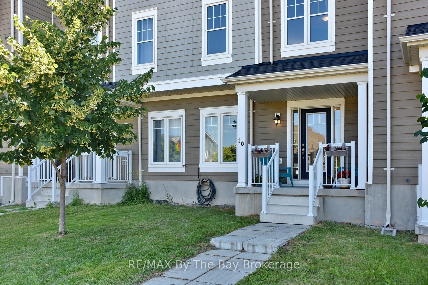 16 Village Gate Drive Property Photo 2