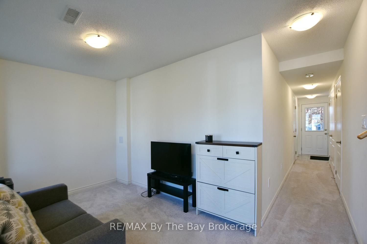 16 Village Gate Drive Property Photo 8