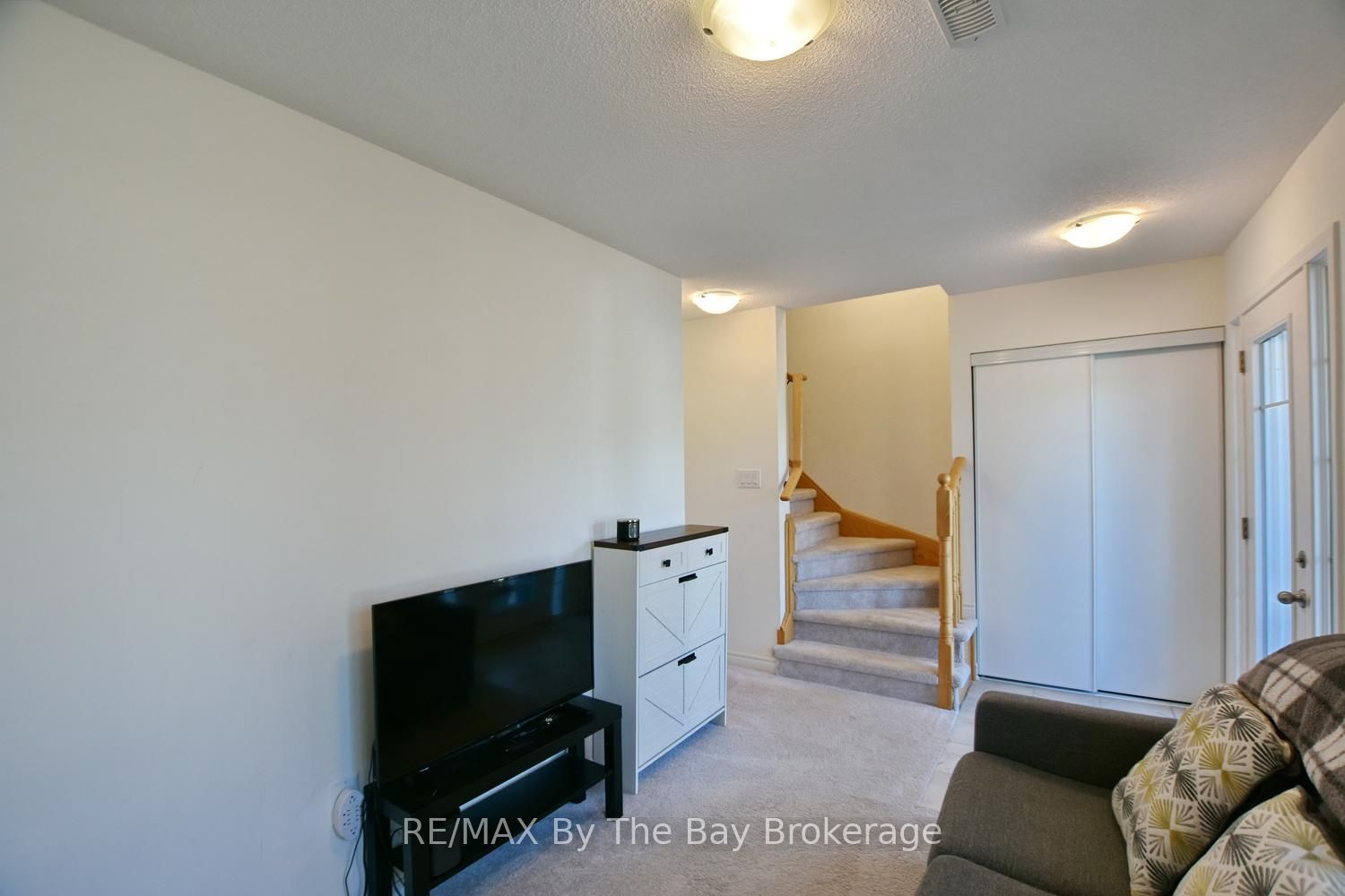 16 Village Gate Drive Property Photo 9