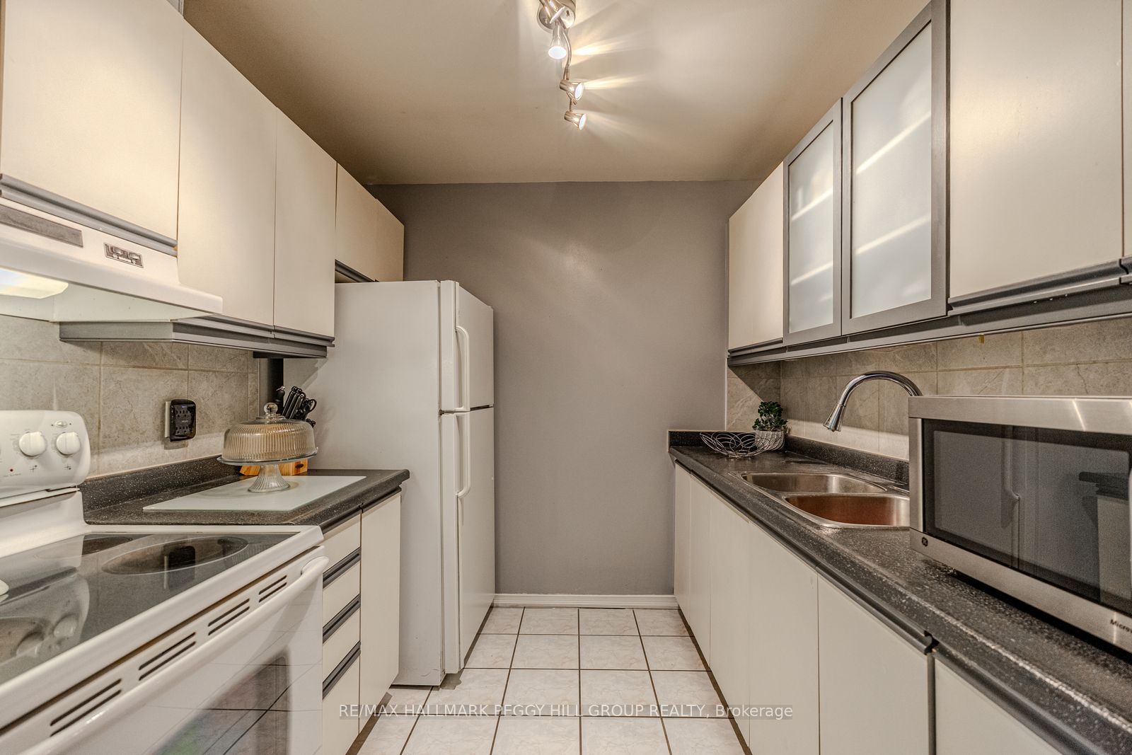 167 Edgehill Drive E9 Property Photo 4