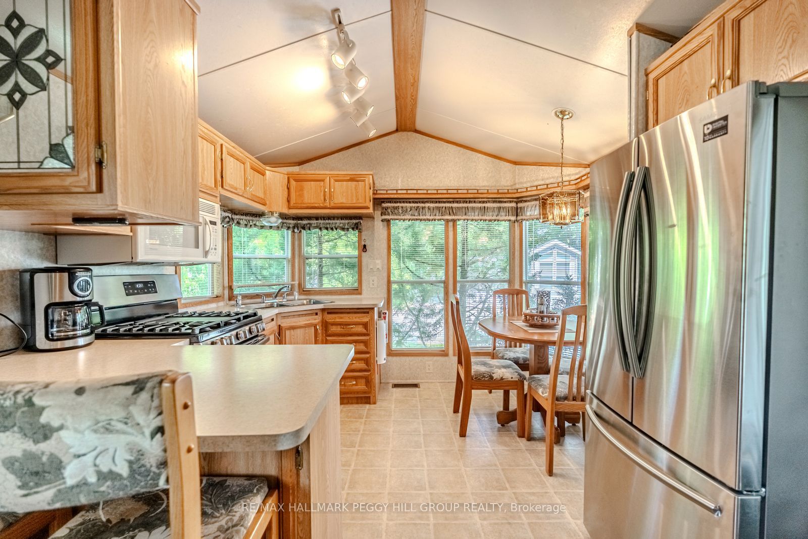 13 Huron Circle Property Photo 4