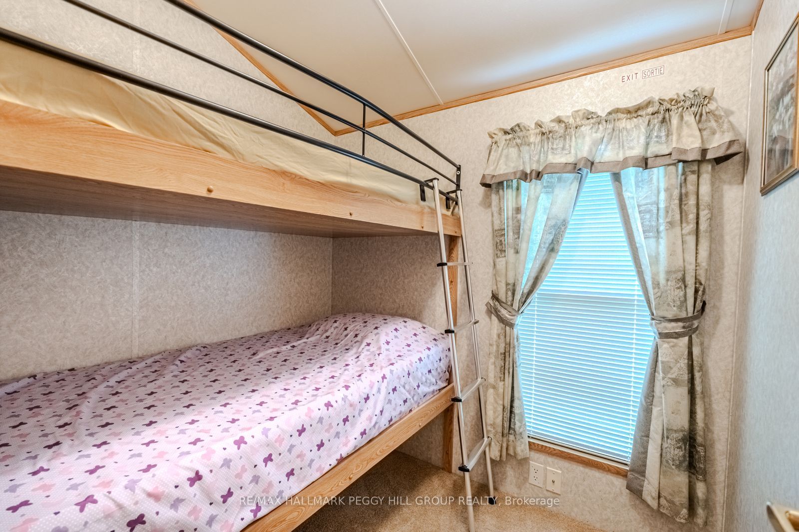 13 Huron Circle Property Photo 8