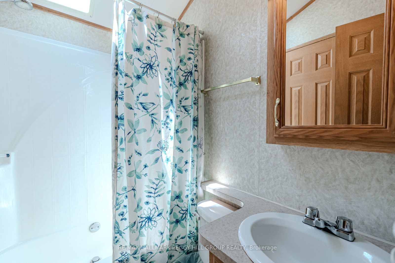13 Huron Circle Property Photo 9