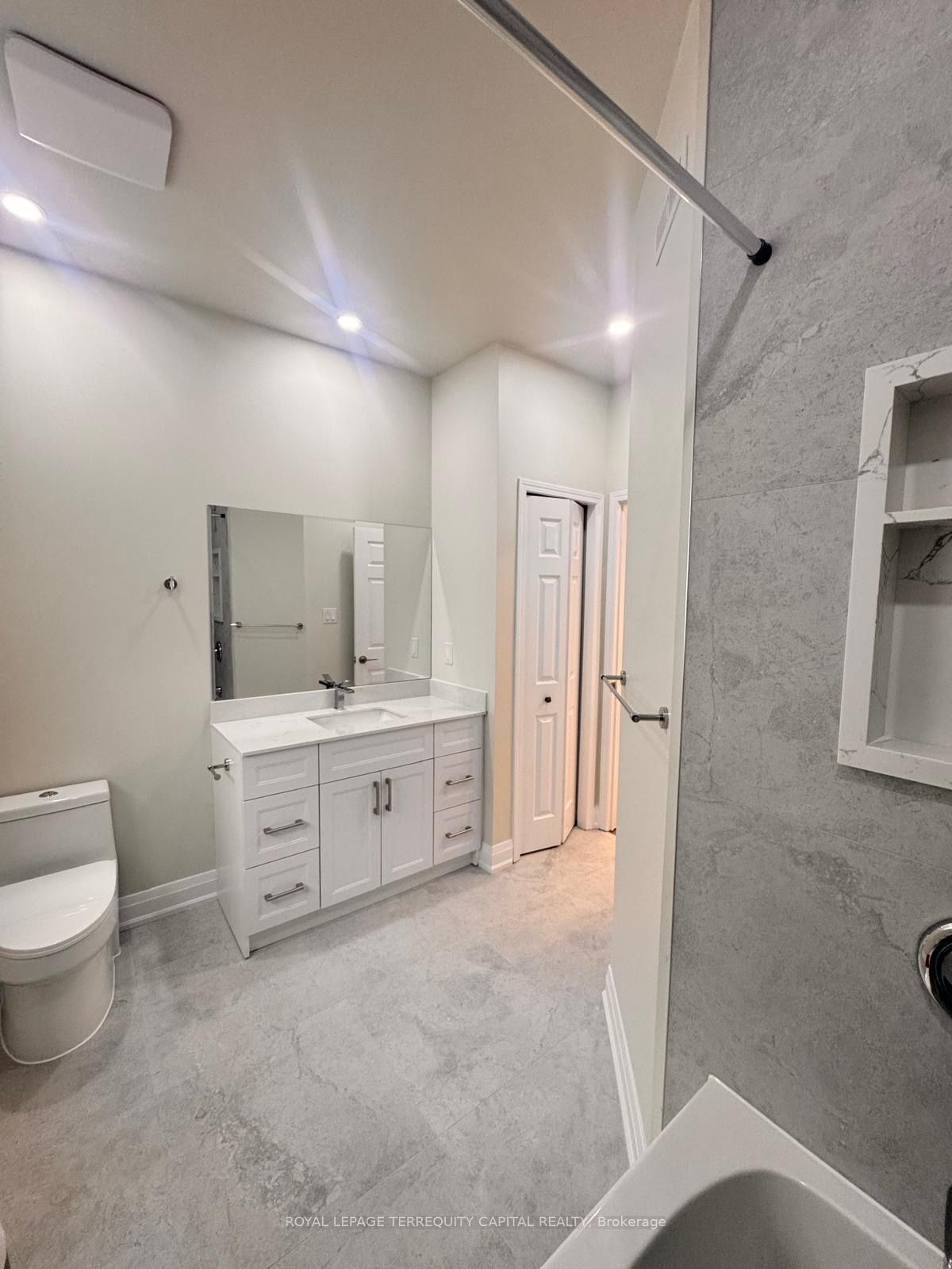 344 Edgehill Drive Upper Property Photo 18