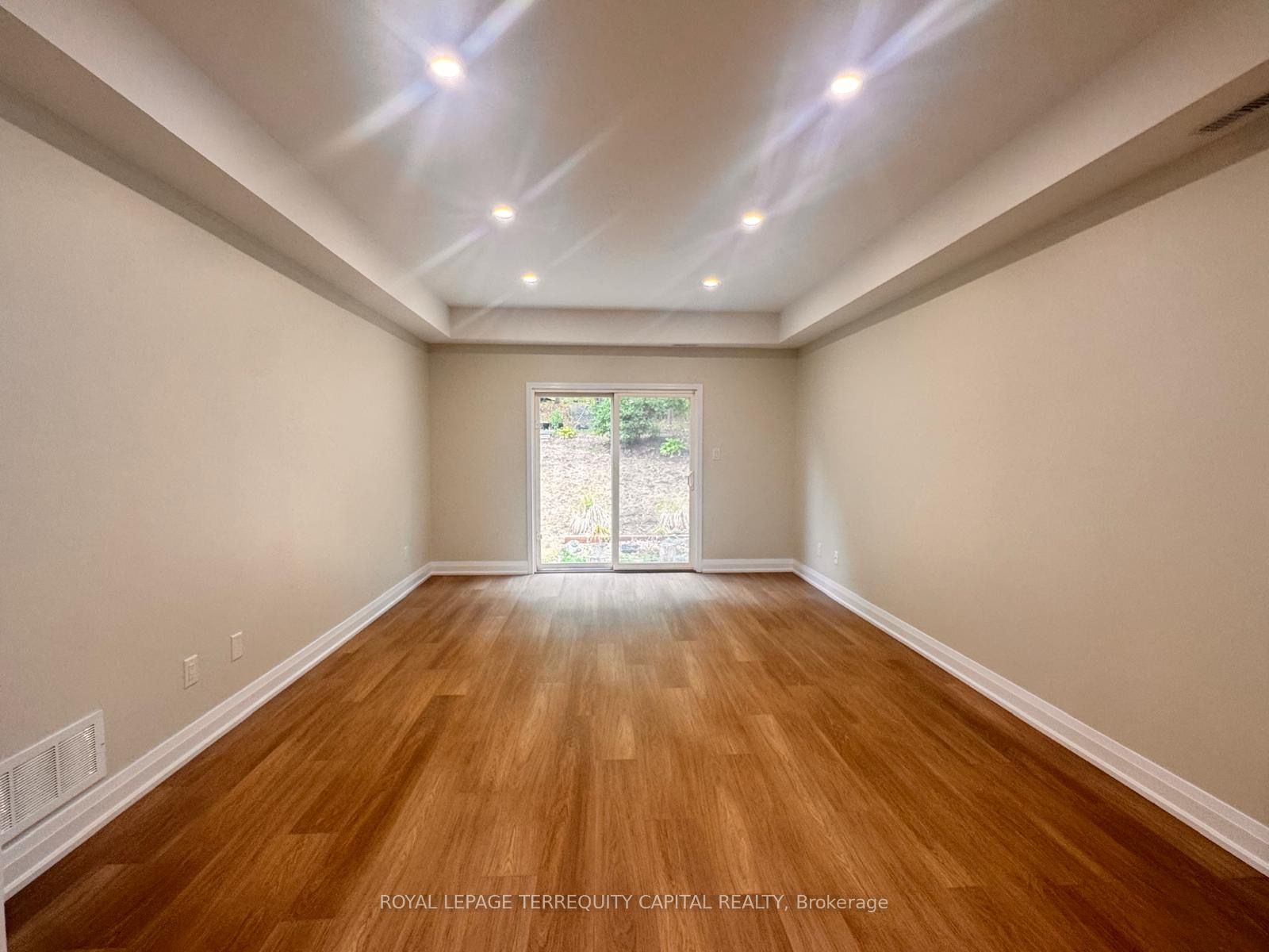 344 Edgehill Drive Upper Property Photo 22