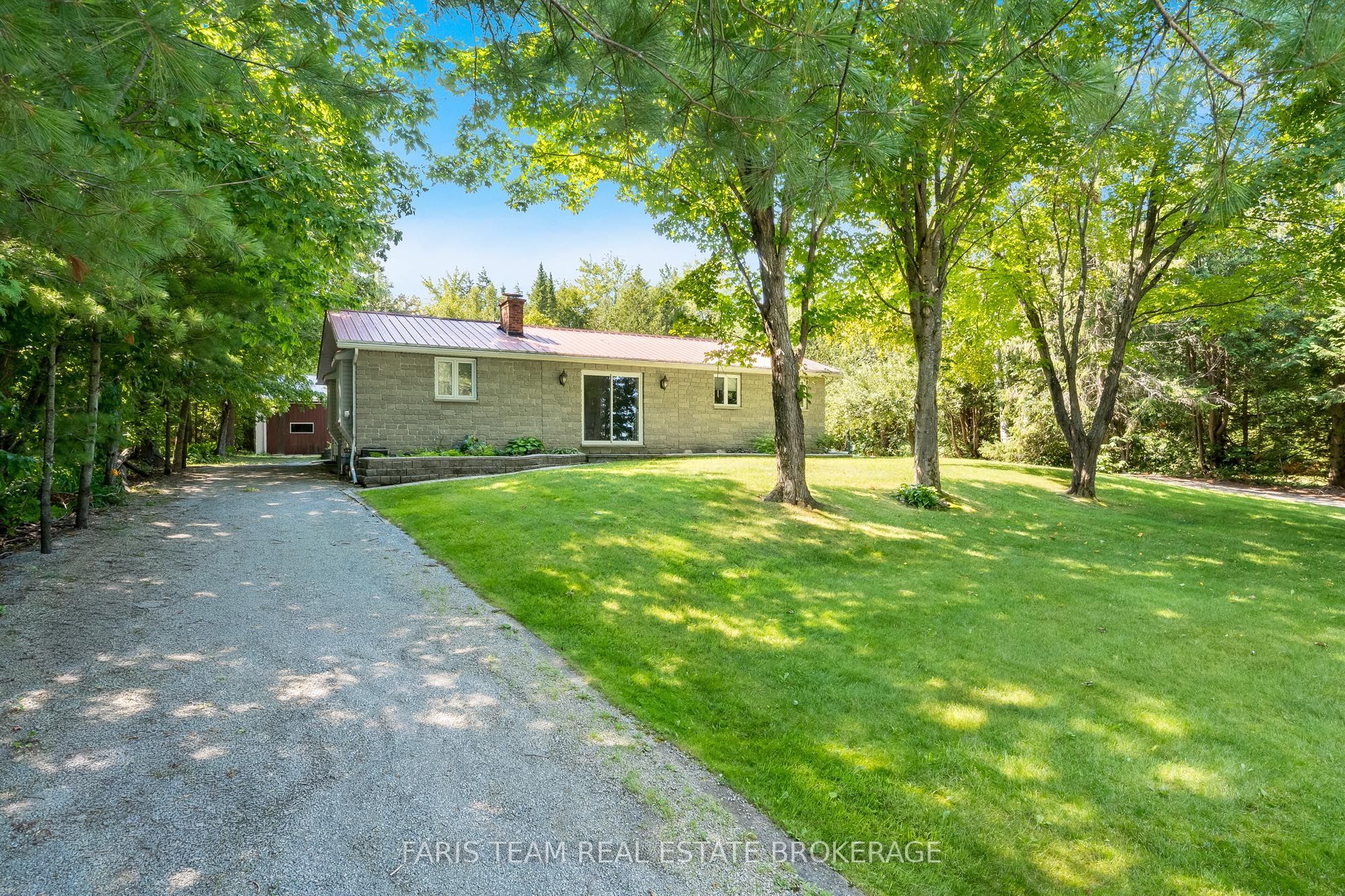 2554 Champlain Road Property Photo 3
