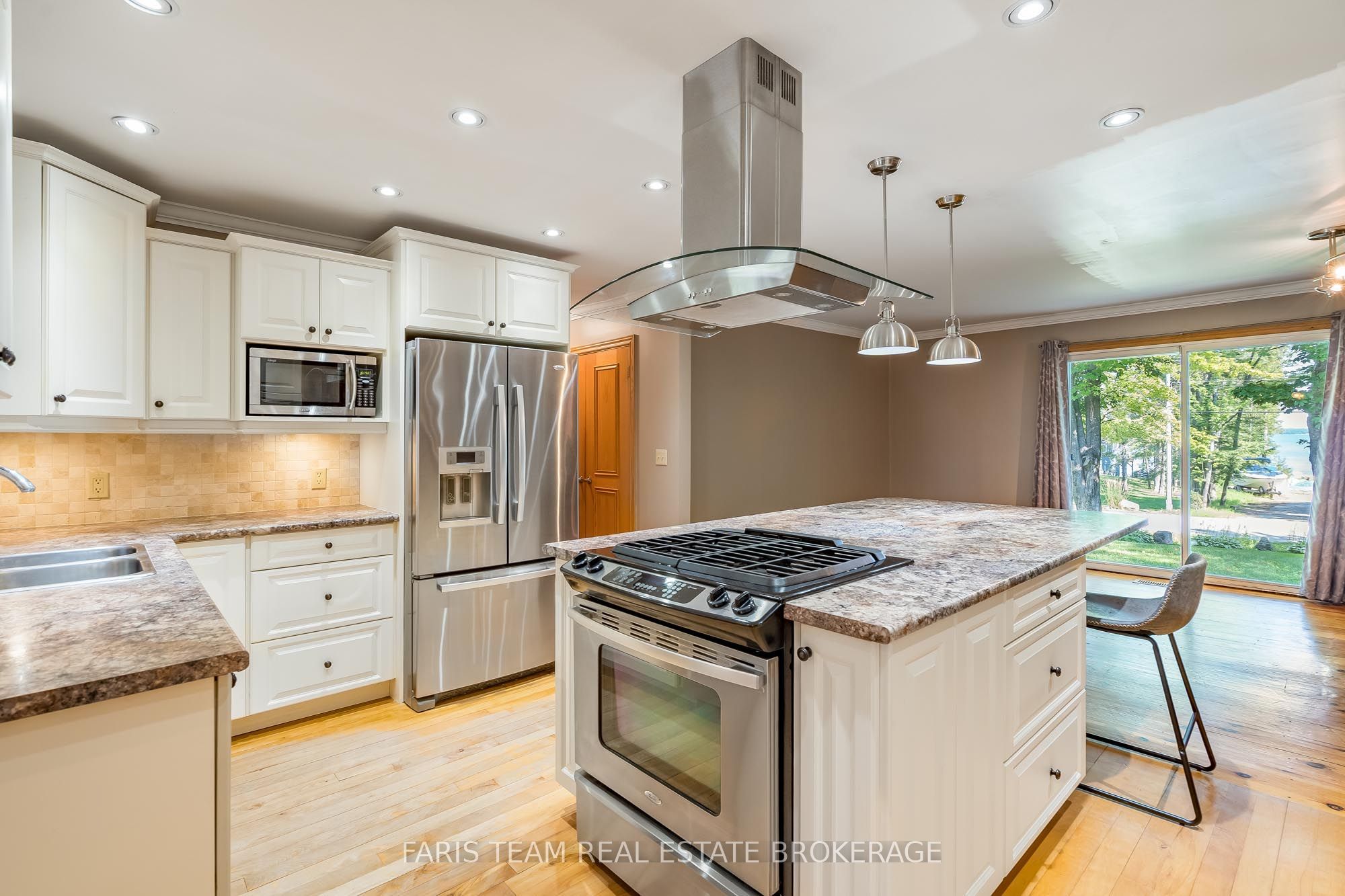 2554 Champlain Road Property Photo 7