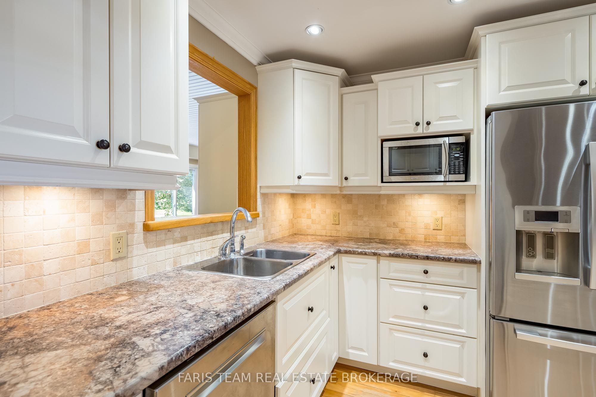2554 Champlain Road Property Photo 8