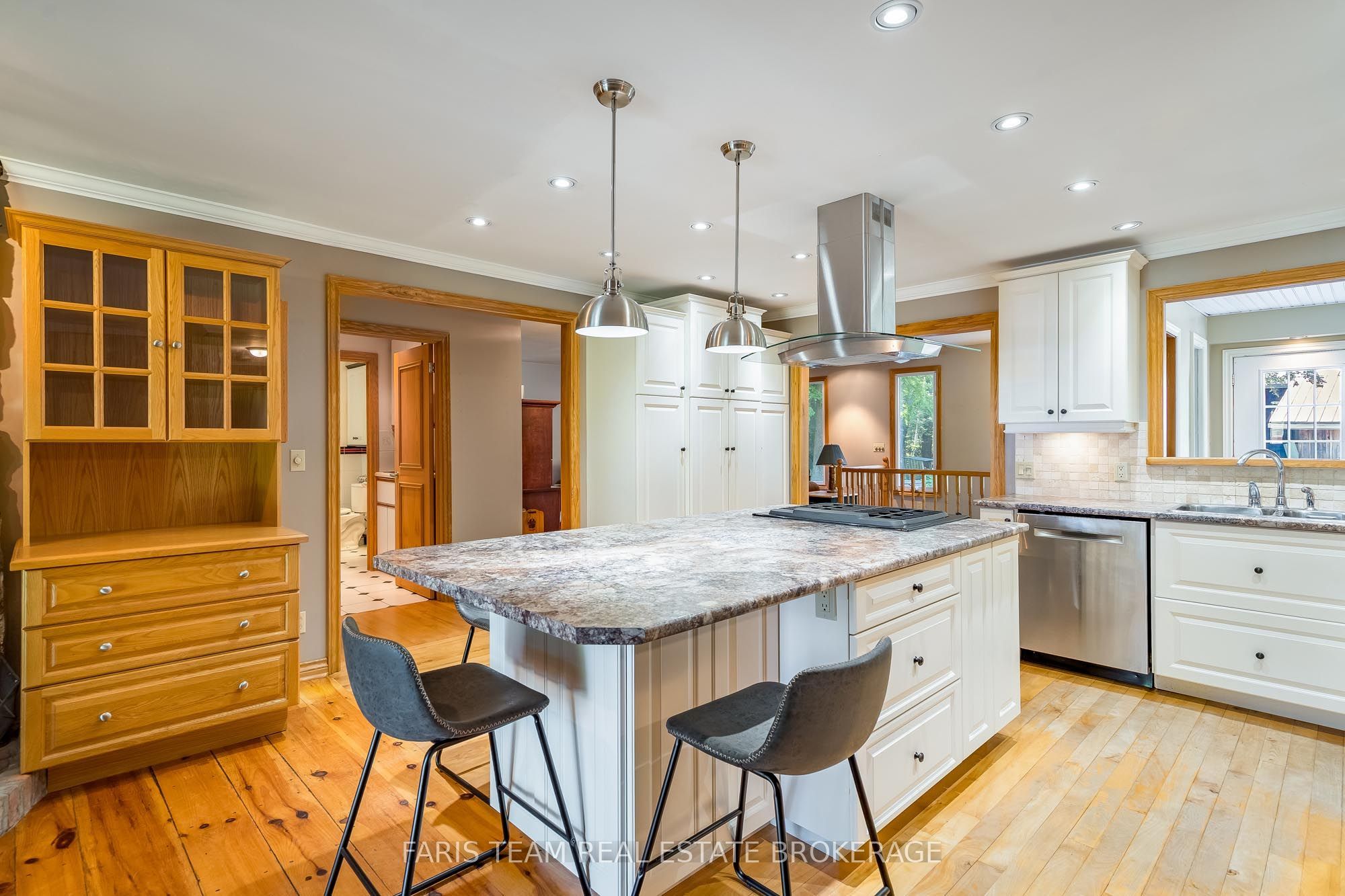 2554 Champlain Road Property Photo 10