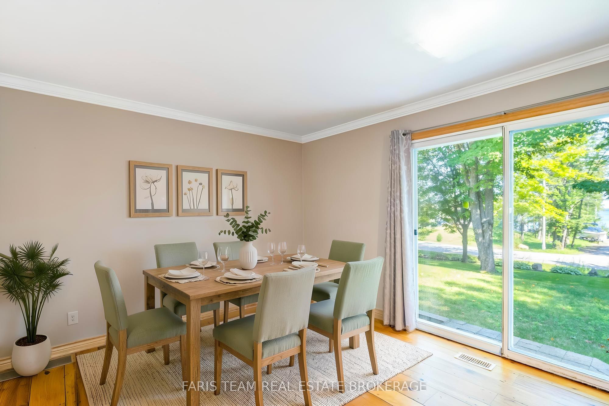 2554 Champlain Road Property Photo 11