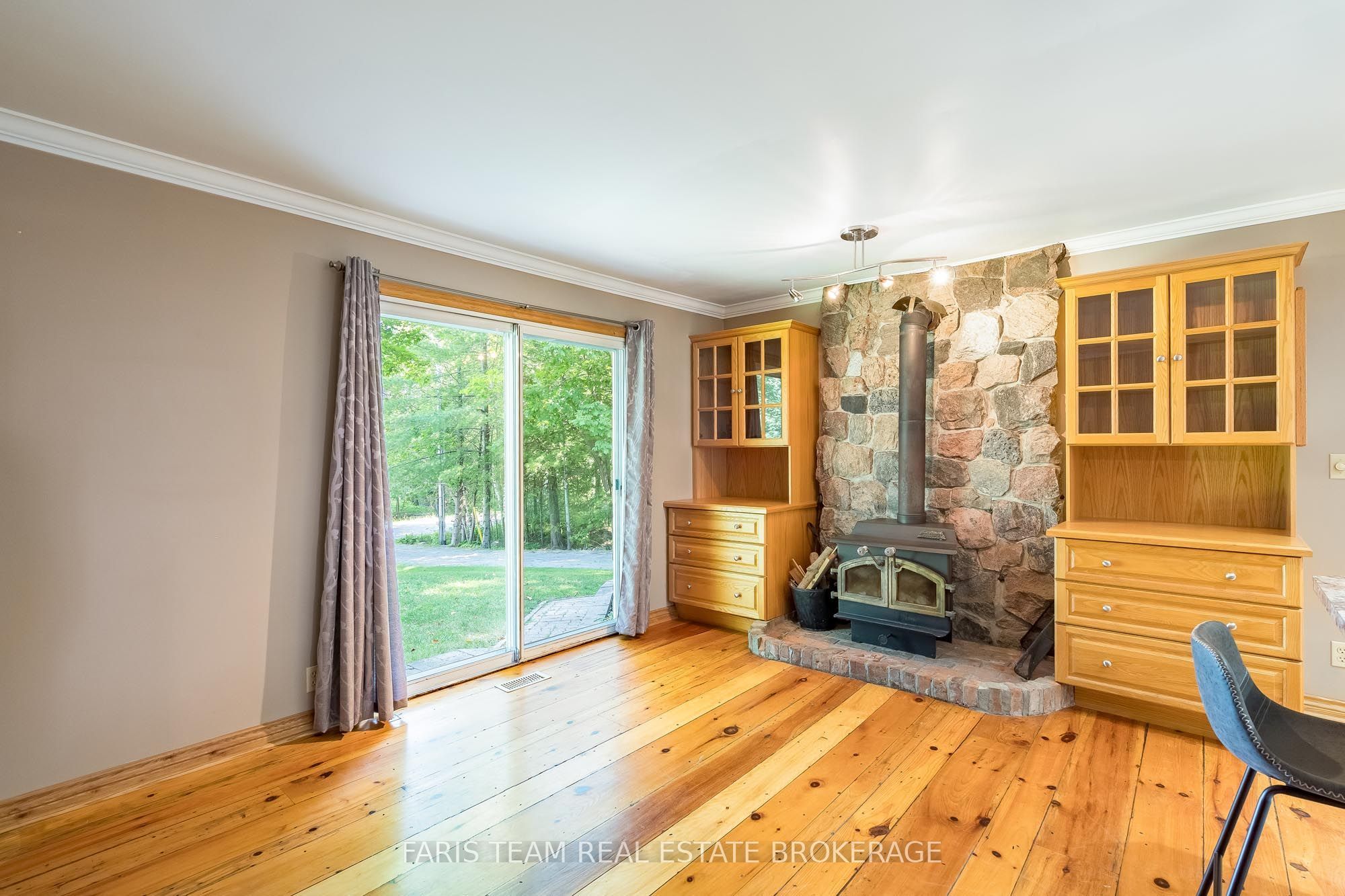 2554 Champlain Road Property Photo 12