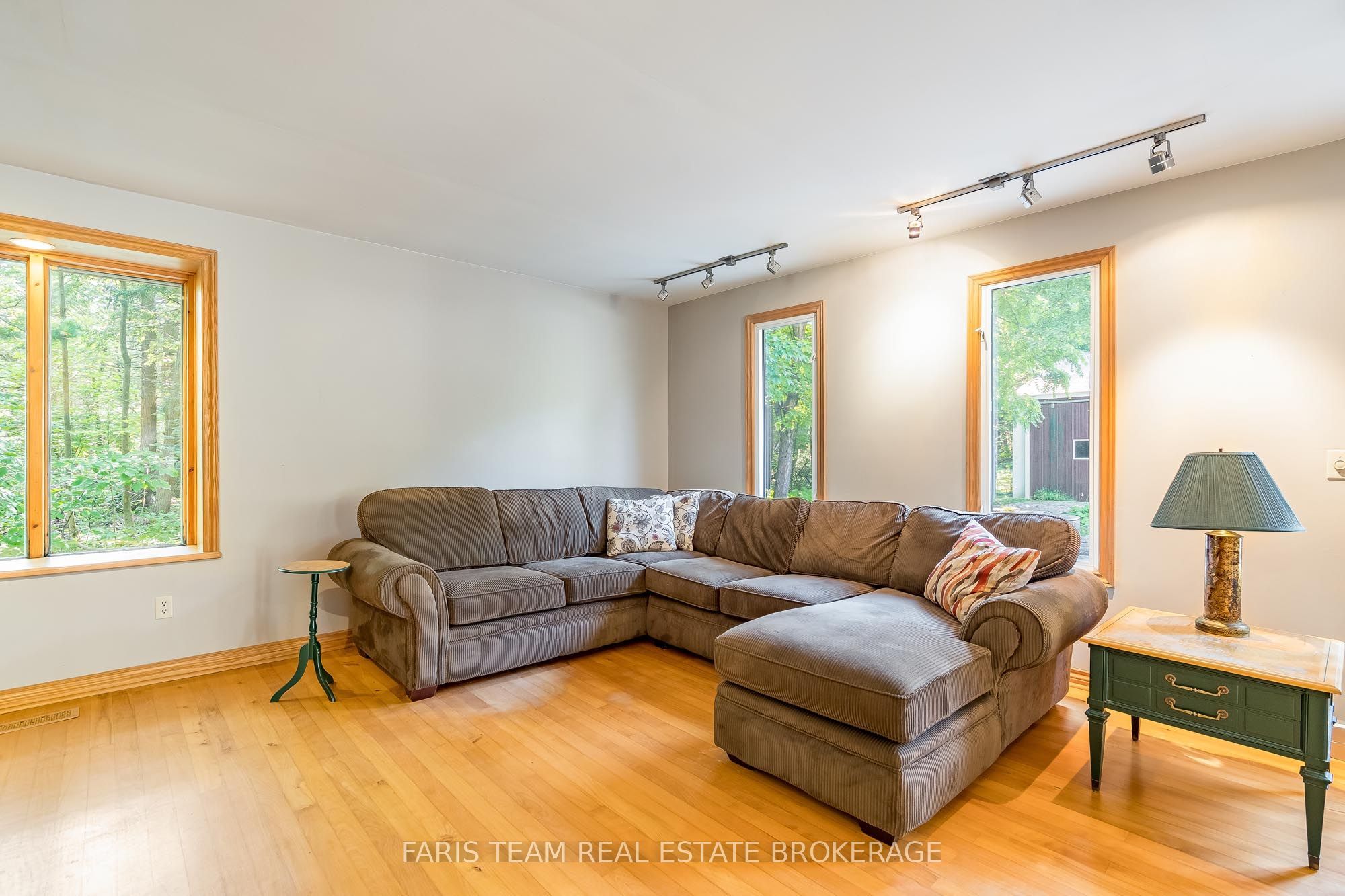 2554 Champlain Road Property Photo 13