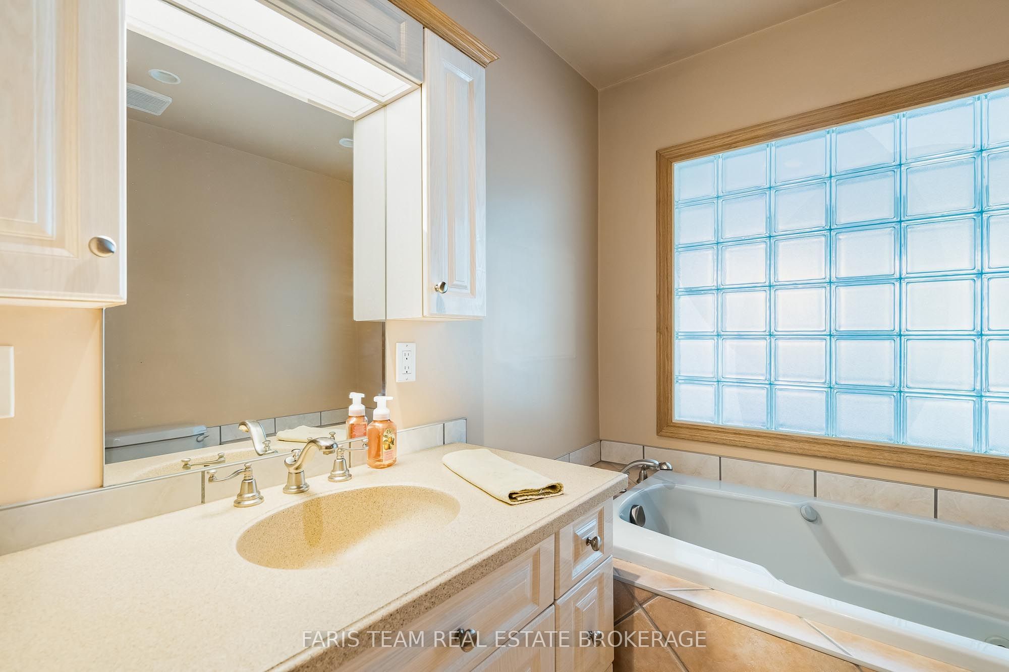 2554 Champlain Road Property Photo 25