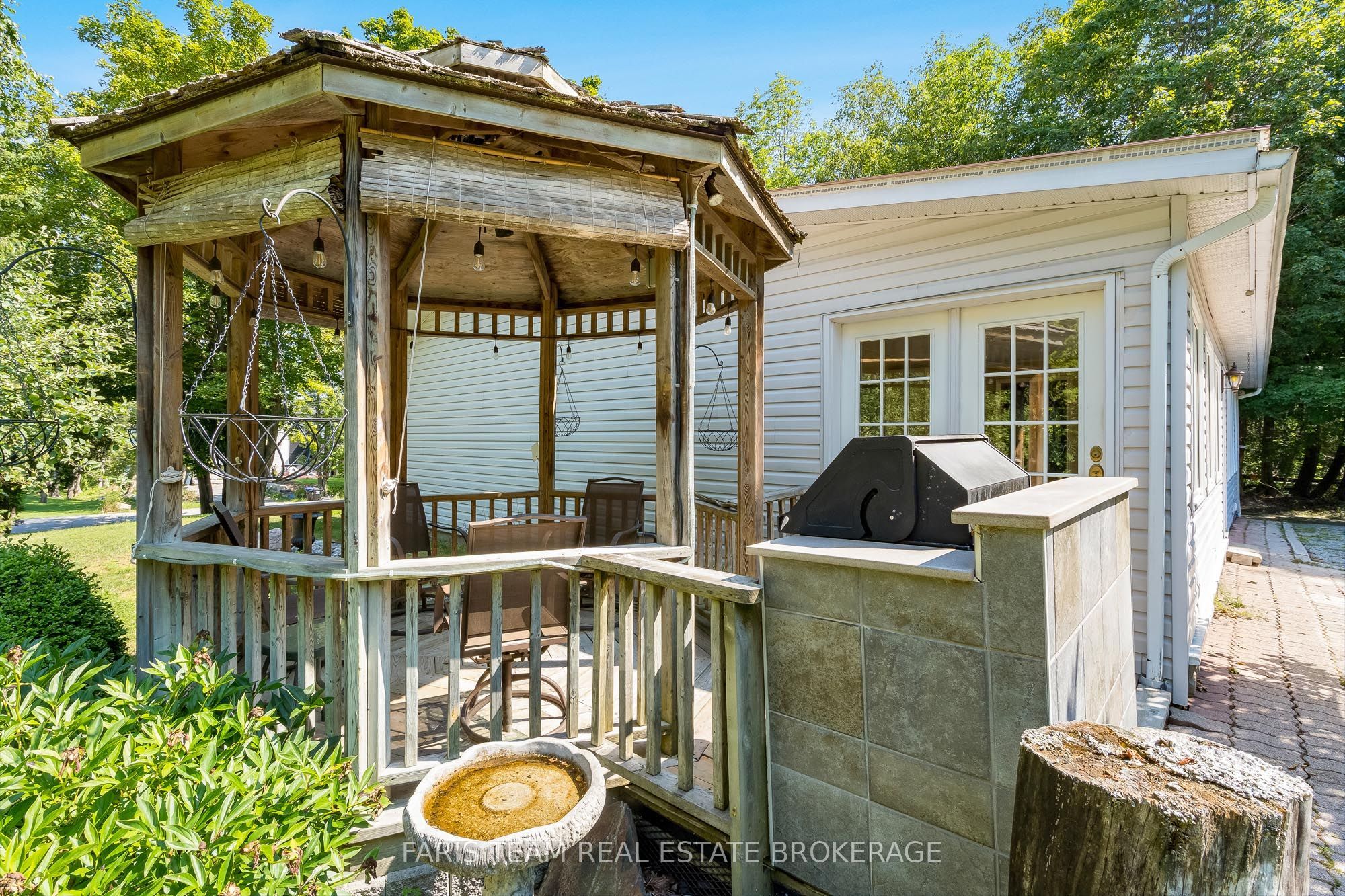 2554 Champlain Road Property Photo 29