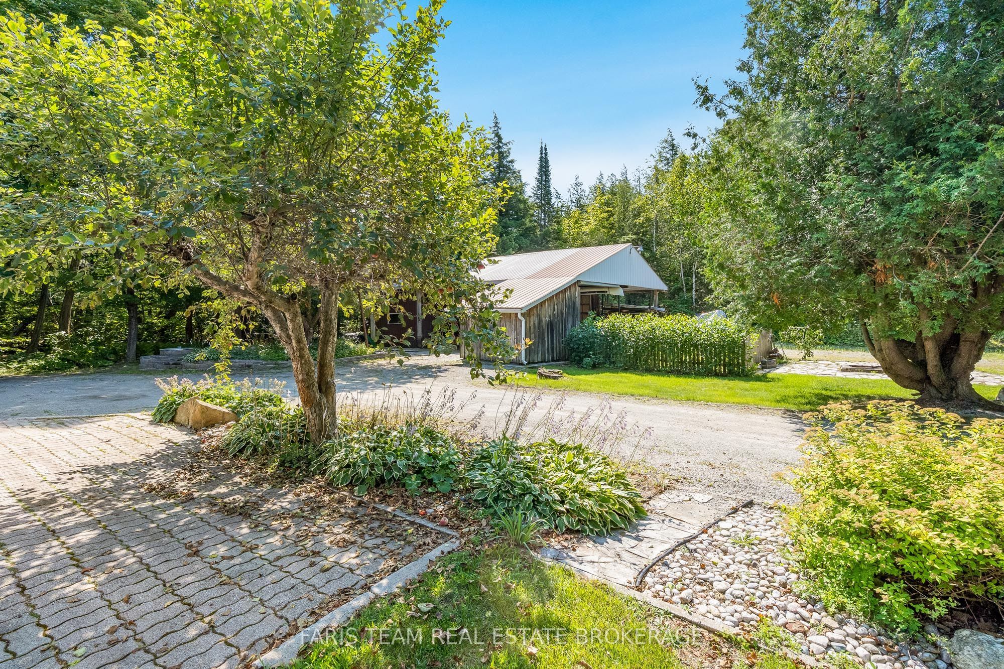2554 Champlain Road Property Photo 30