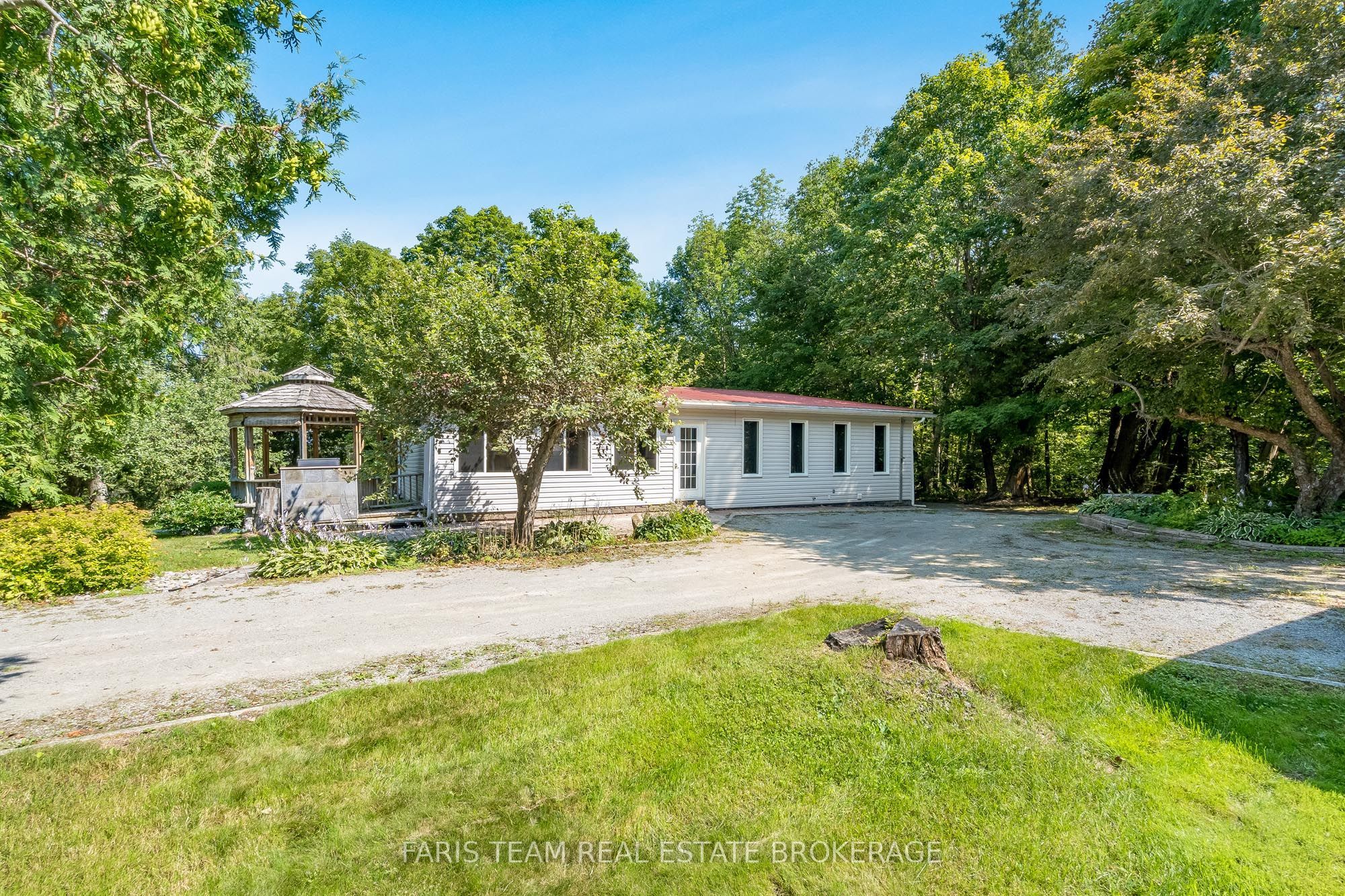 2554 Champlain Road Property Photo 31