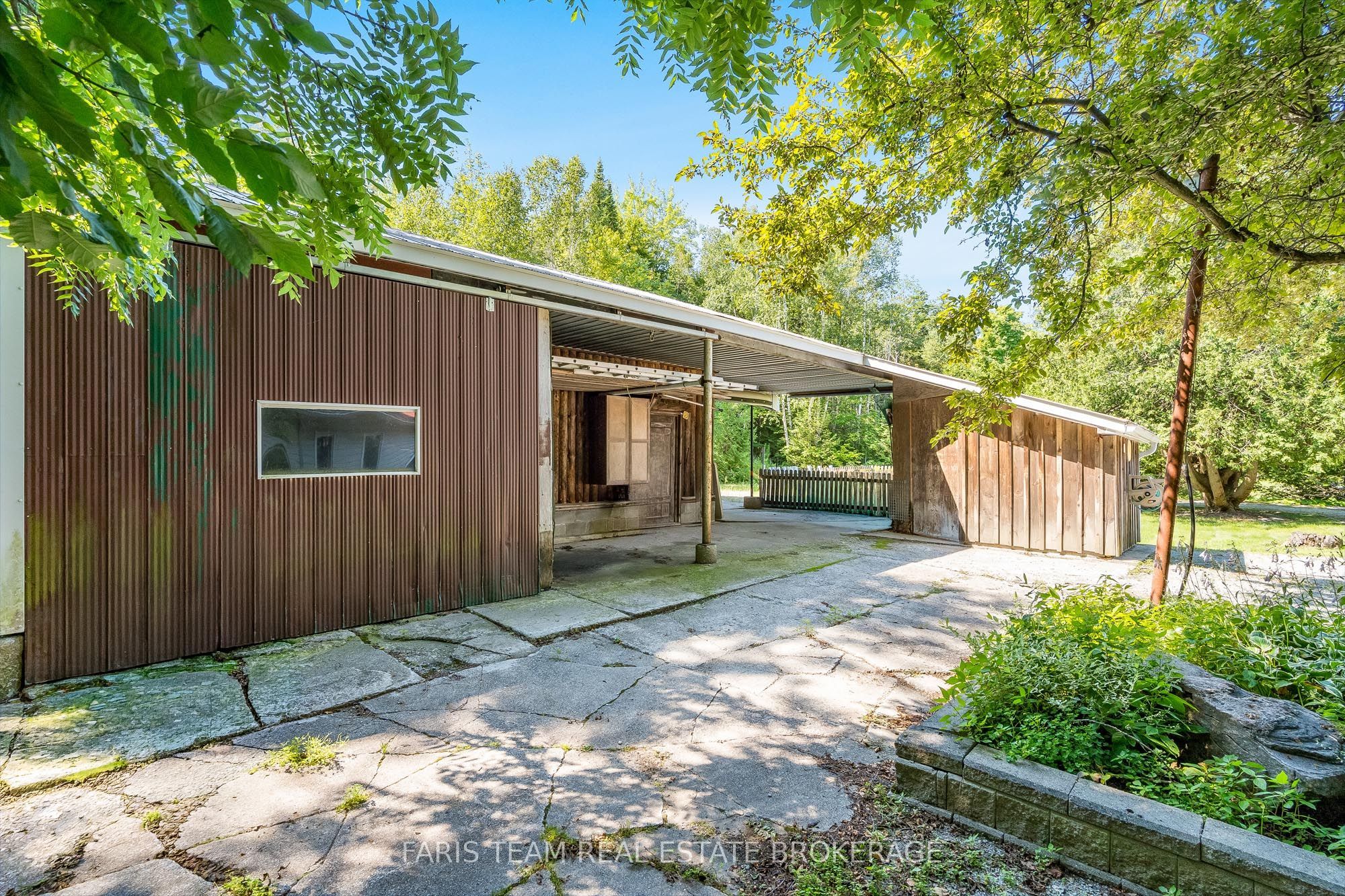 2554 Champlain Road Property Photo 33