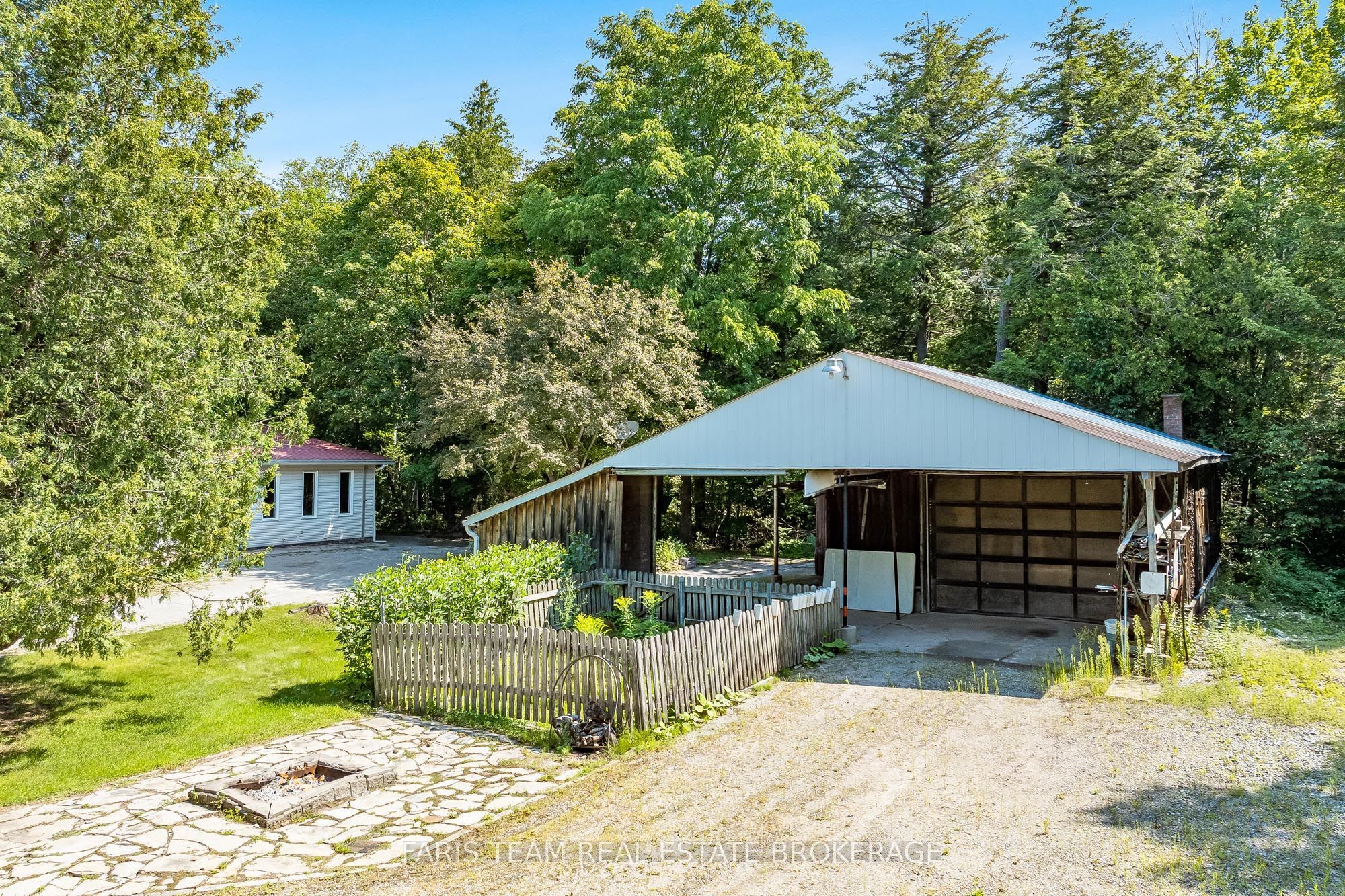 2554 Champlain Road Property Photo 34